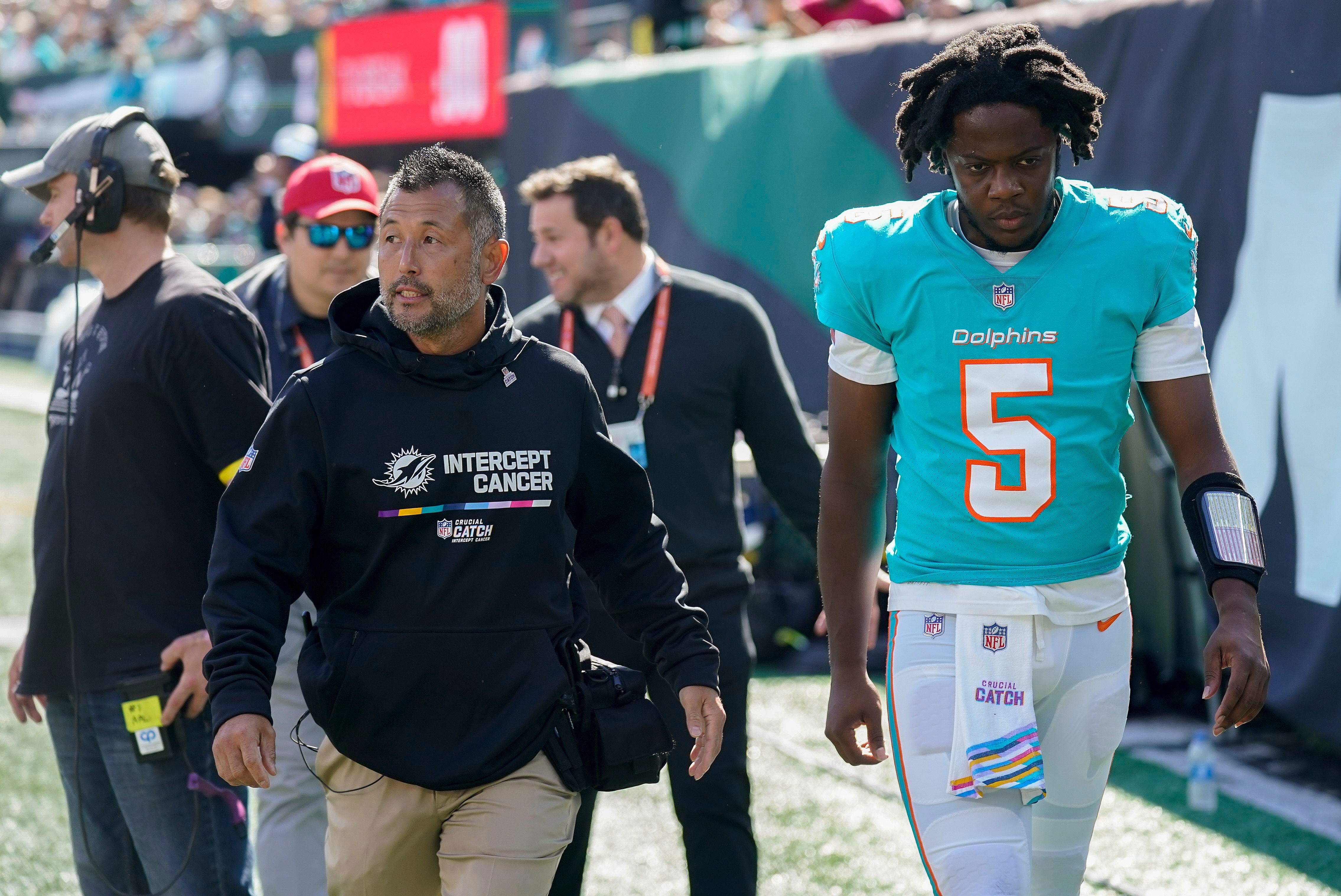 Dolphins' Tagovailoa, Bridgewater remain in concussion protocol