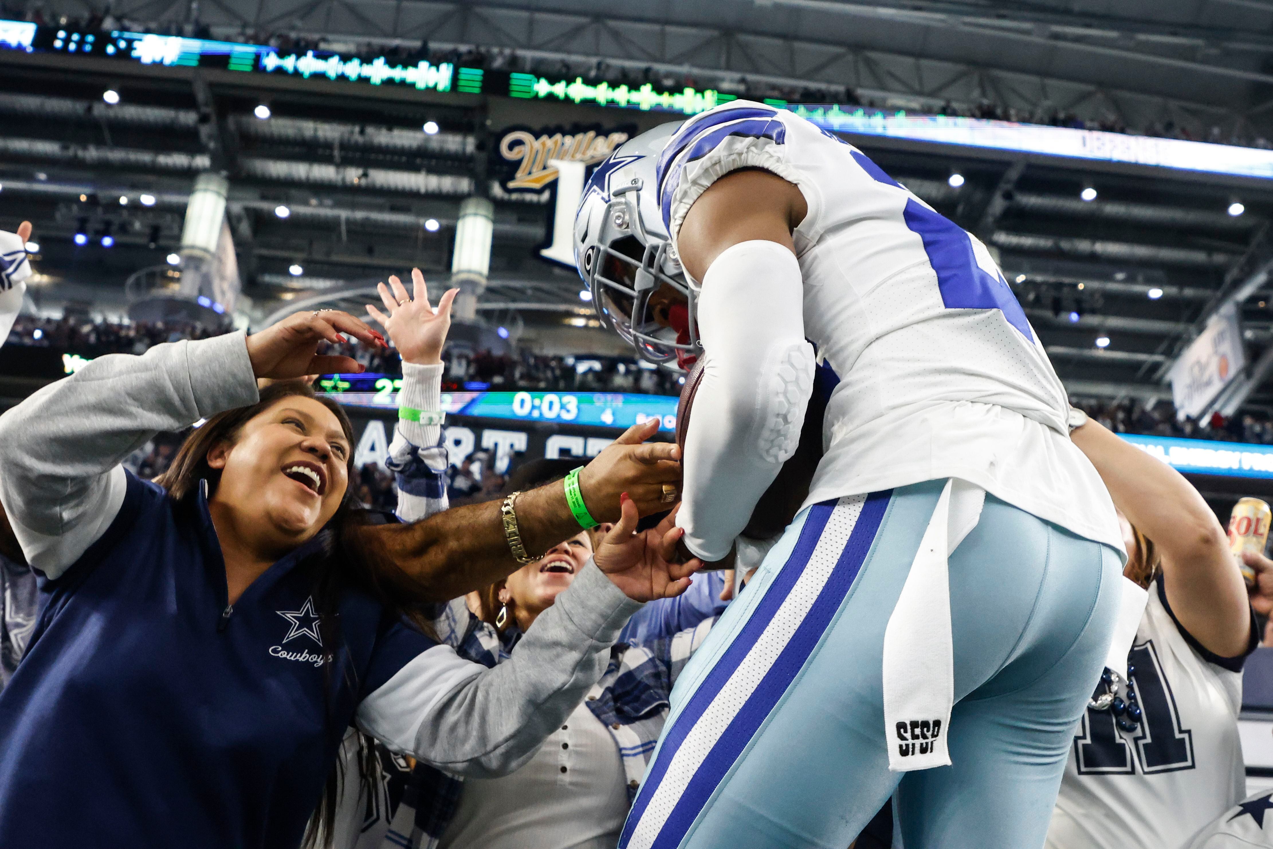 Arlington, Texas, USA. 11th Dec, 2022. Cowboy fans get an up close look  before the NFL football game between the Houston Texans and the Dallas  Cowboys on December 11, 2022 at AT&T