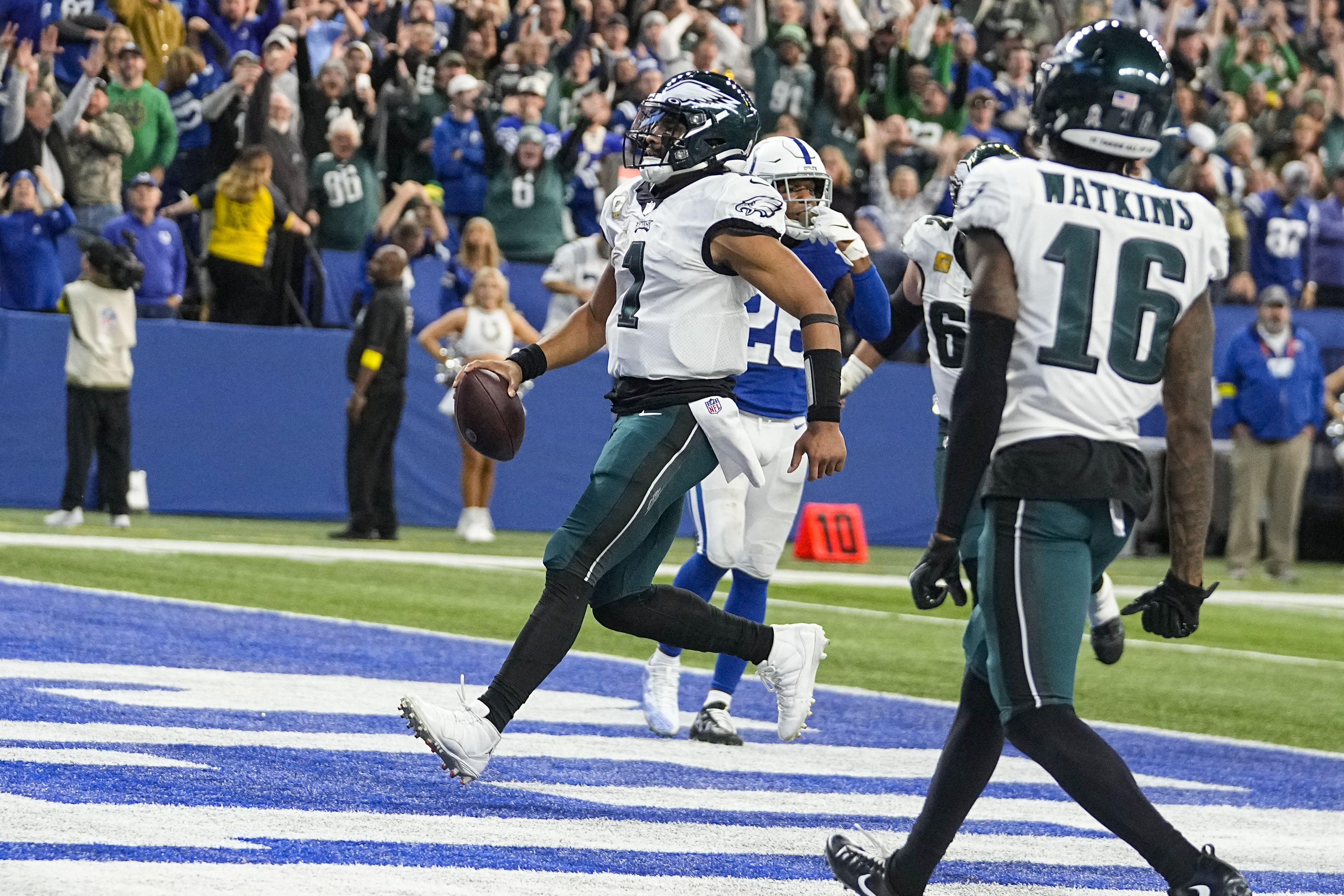 Referees Catch Heat from NFL Twitter as Eagles Lose 1st Game of