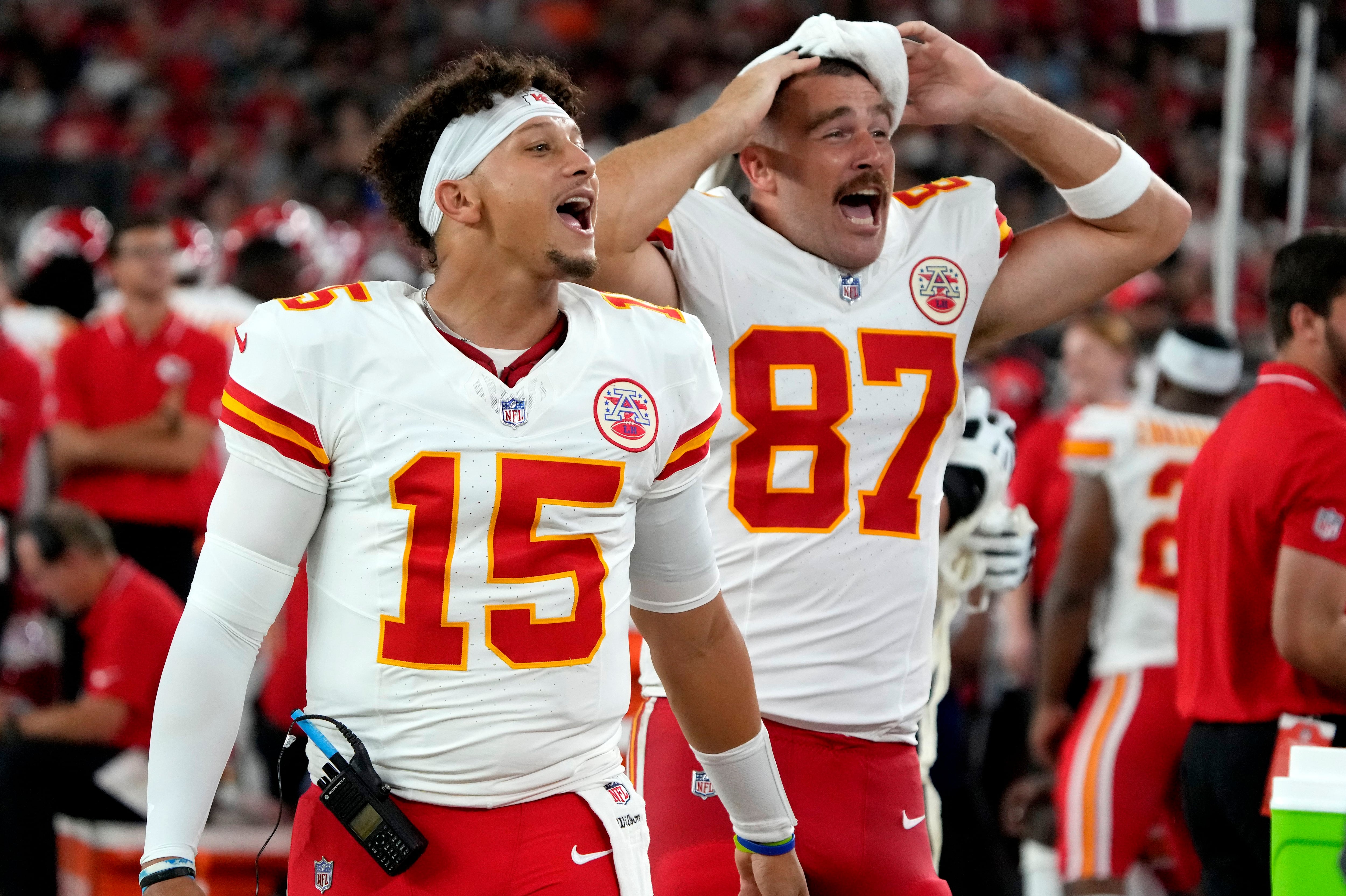 Mahomes throws a touchdown pass as Chiefs roll to 38-10 preseason win over  the Cardinals