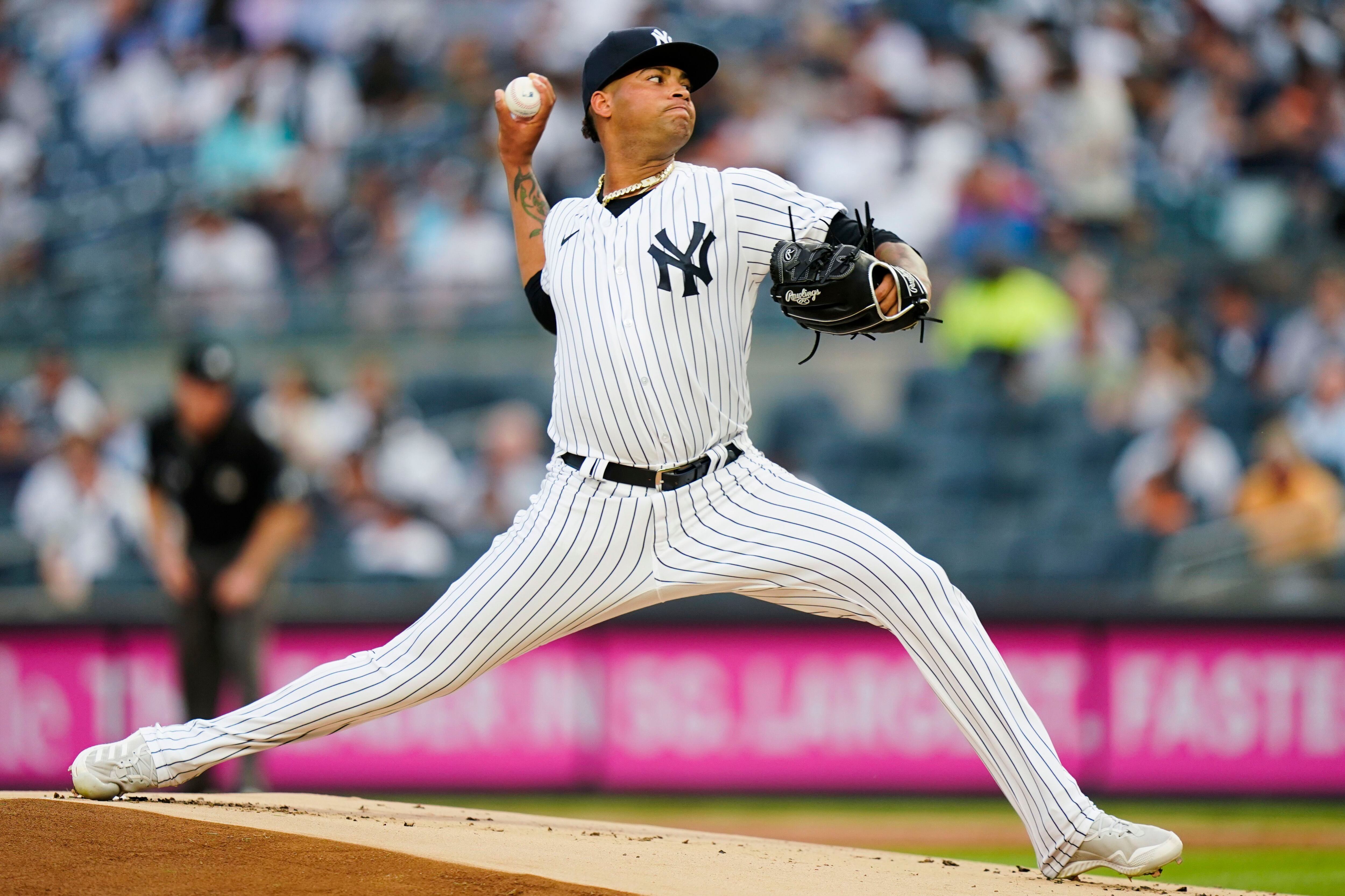 New York Yankees pitcher Jonathan Loaisiga (43) pitches against