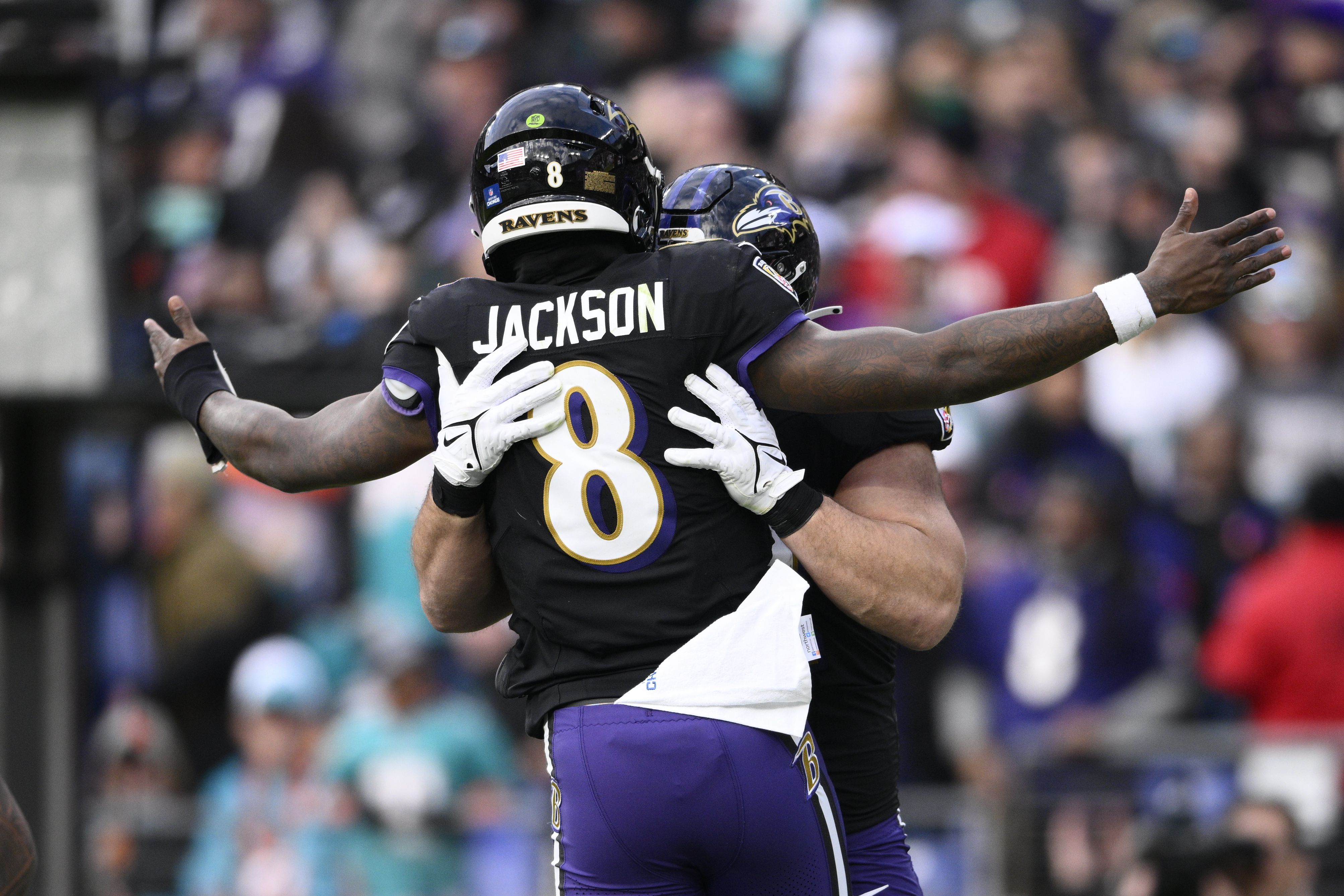 Lamar Jackson and Ravens pull away in the second half to beat