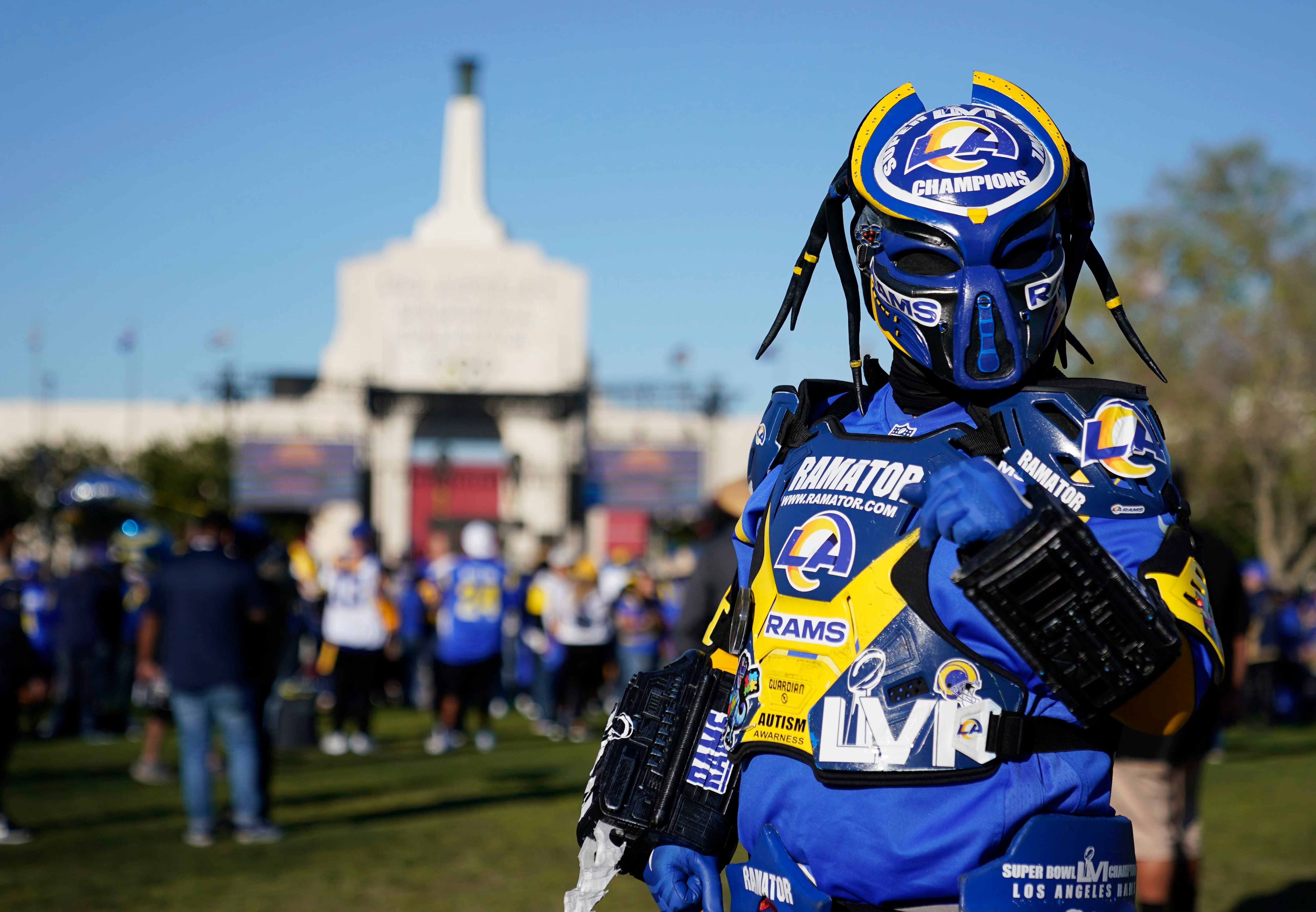 Whose House? Thousands cheer as Rams celebrate victory with parade, rally  at Coliseum