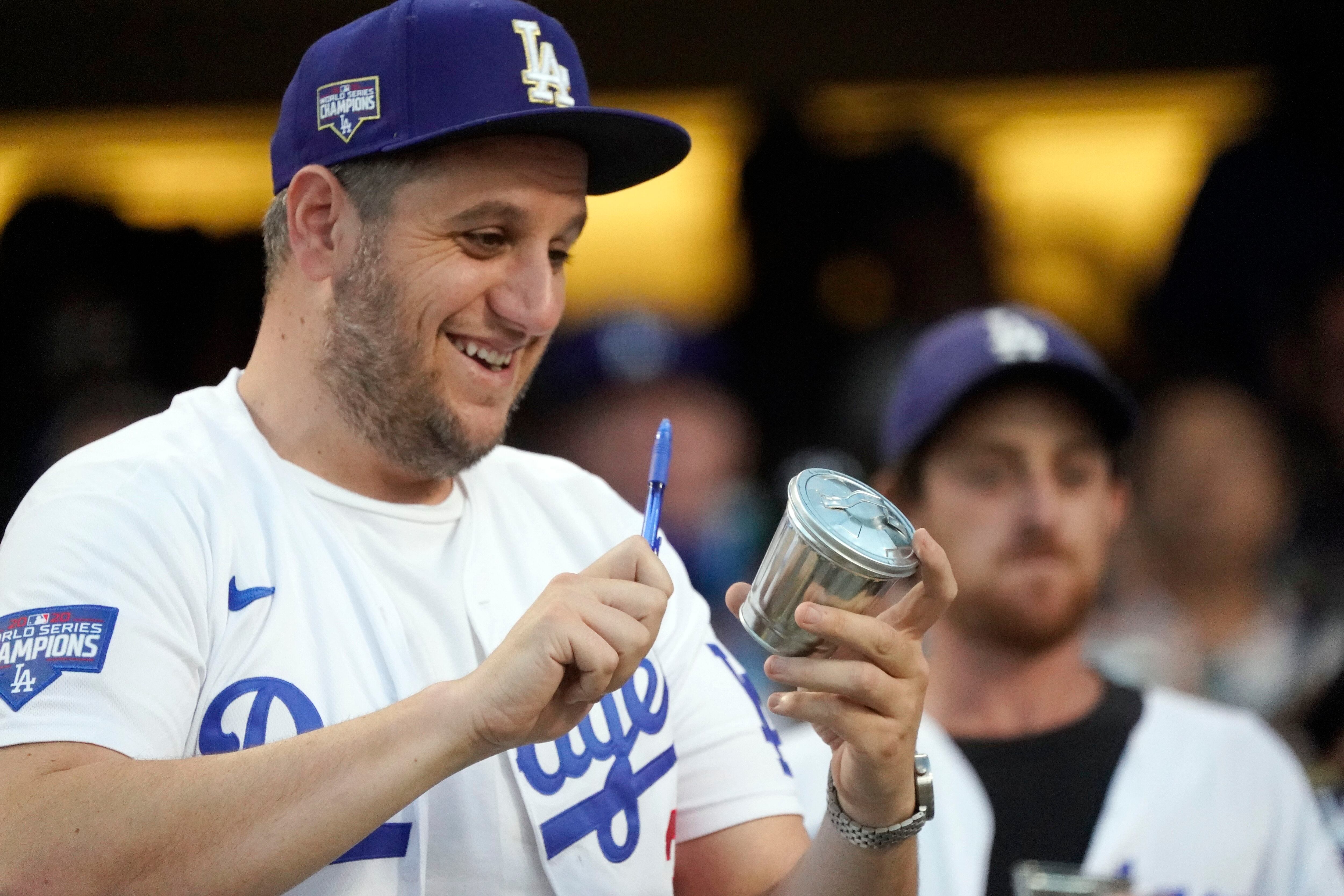 Max Muncy hits two home runs for Dodgers, Carlos Correa roundly booed -  True Blue LA