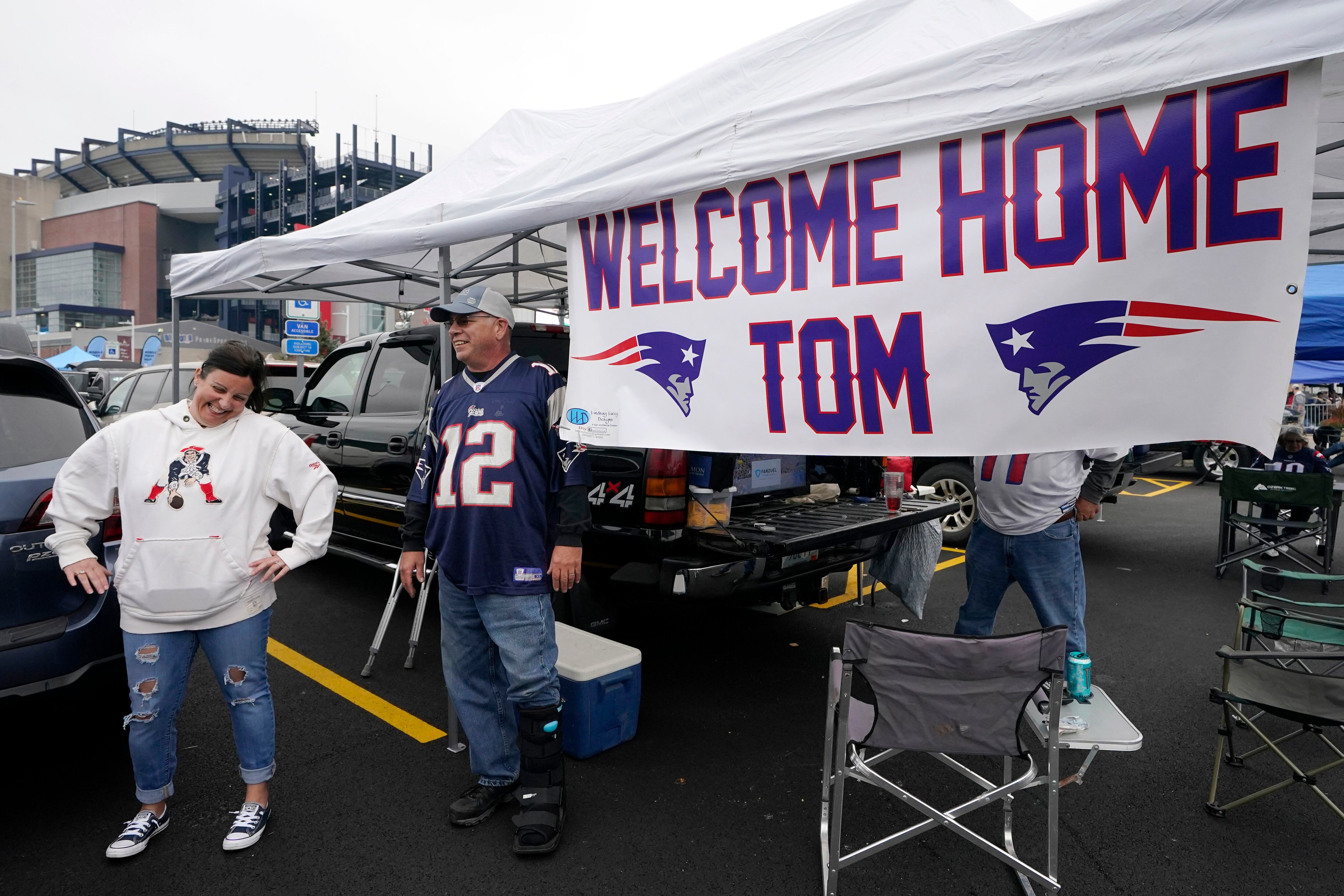 Tom Brady, Buccaneers, Patriots, Foxborough, crowd, ovation