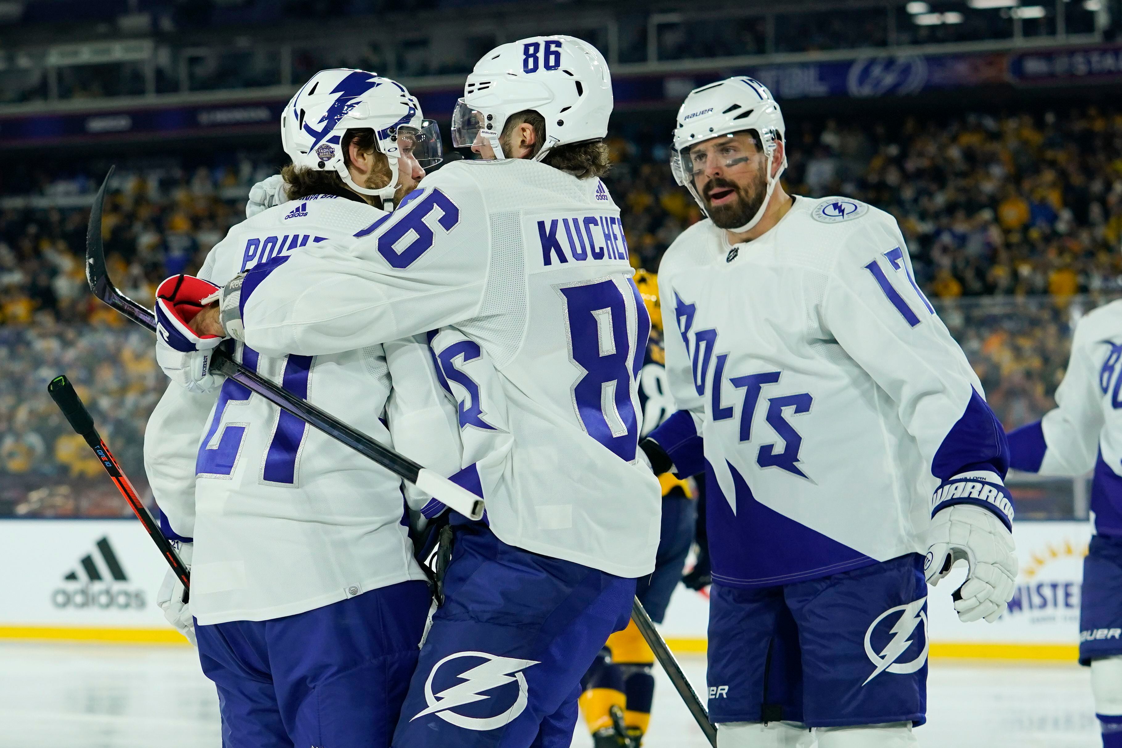 Lightning spoil Predators' outdoor debut in Nashville, 3-2