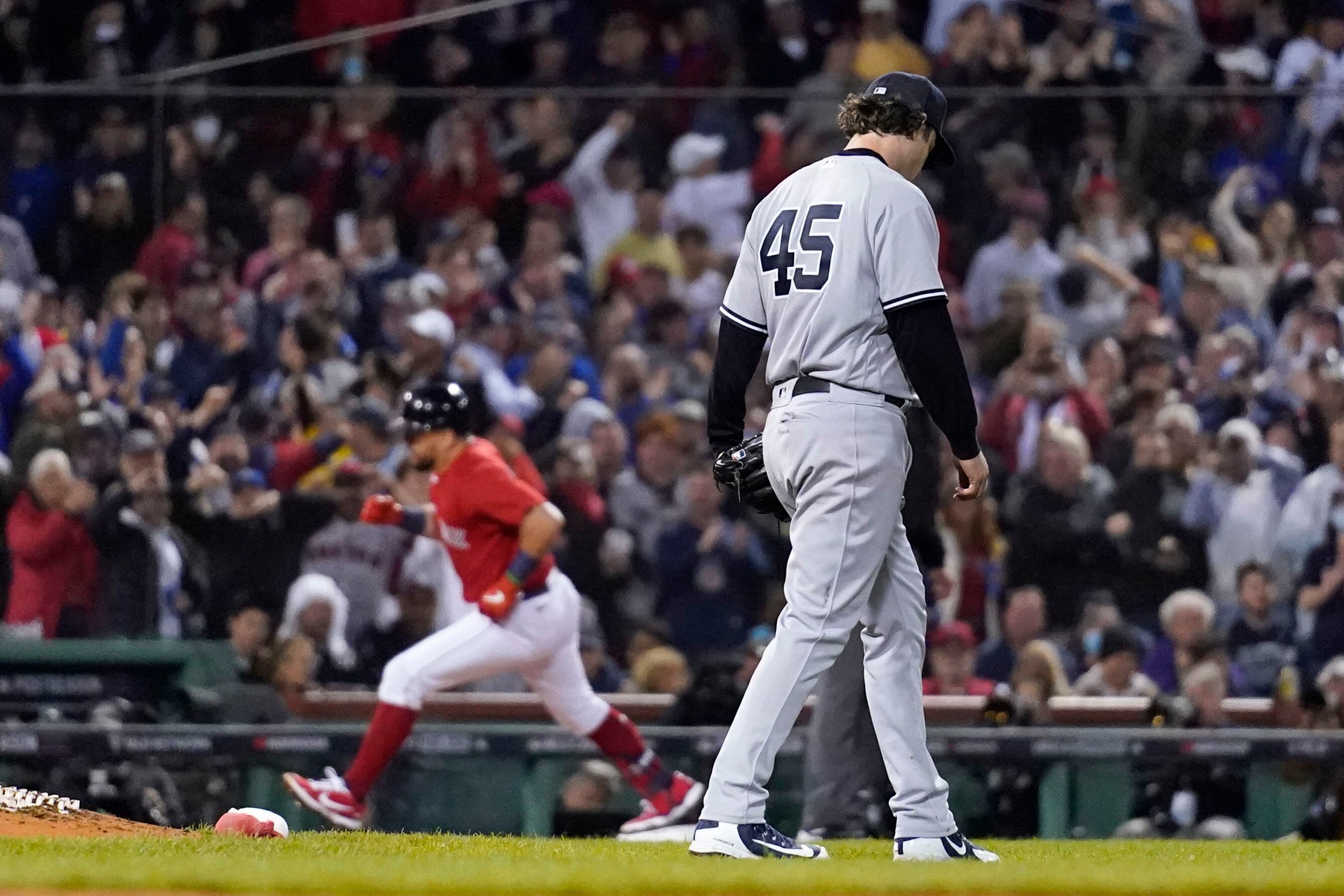 Urshela takes shard in eye, then hits go-ahead homer