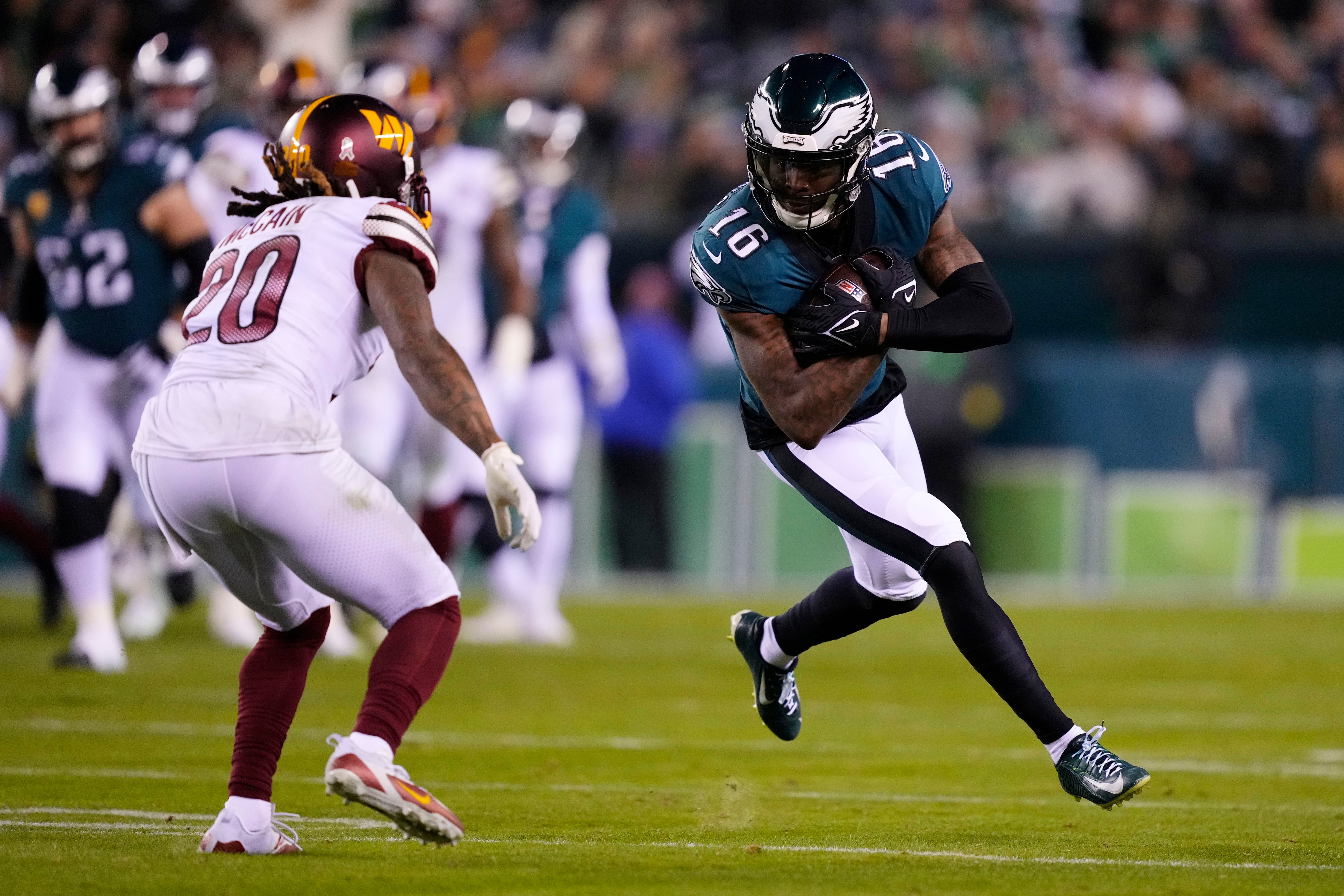 Commanders ends sloppy Eagles' perfect season 32-21