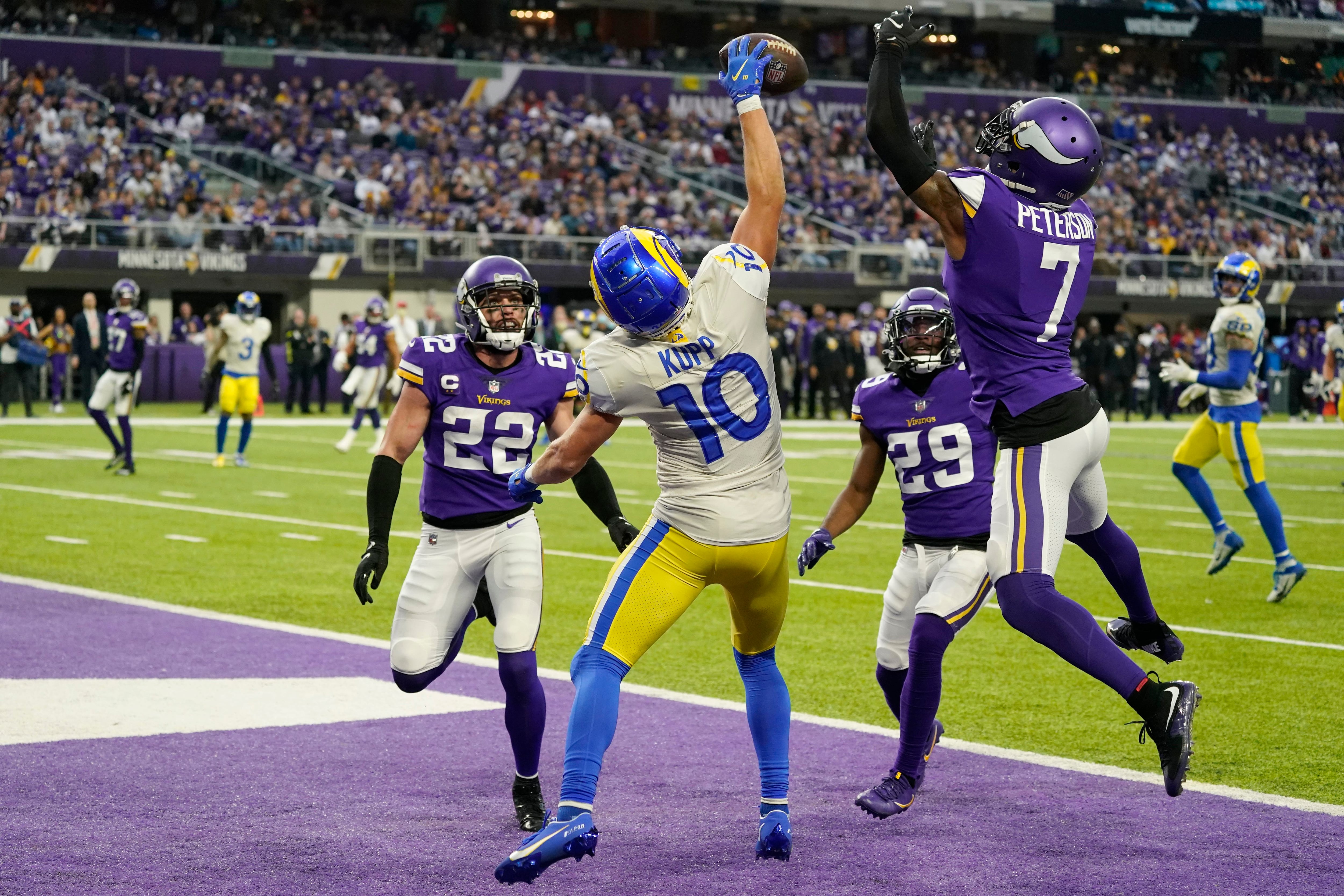 East Rutherford, New Jersey, USA. 6th Oct, 2019. Minnesota Vikings running  back Dalvin Cook (33) looks for running room during a NFL game between the  Minnesota Vikings and the New York Giants