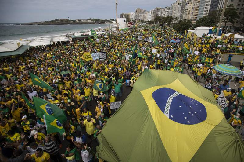 At Brazil rallies, Bolsonaro deepens rift with Supreme Court