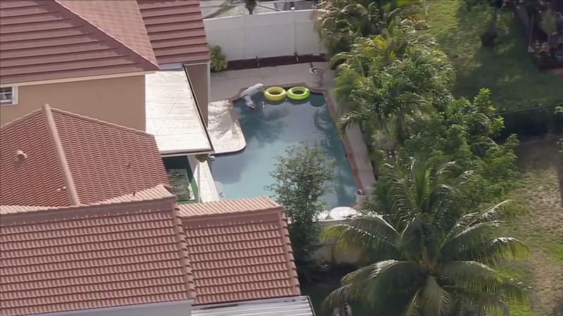 4-year-old girl hospitalized after being found unresponsive in Pembroke Pines swimming pool