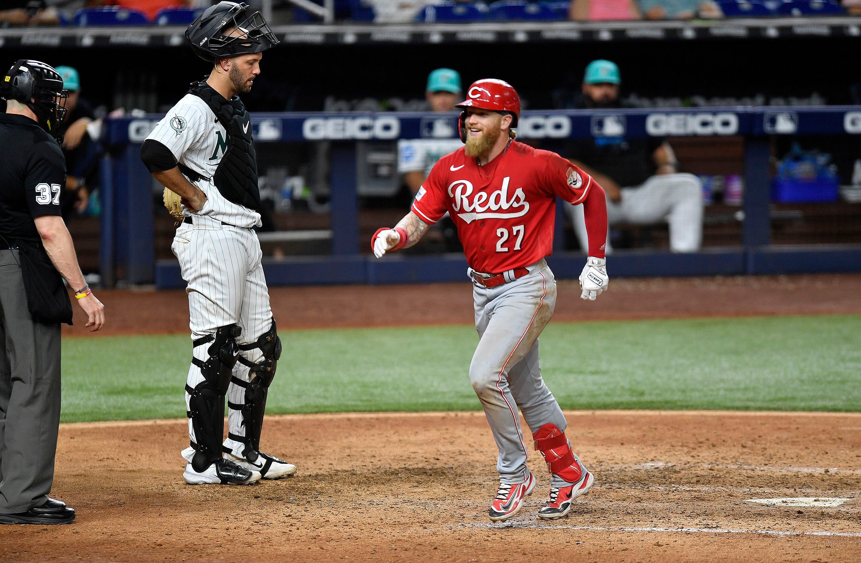 Fraley homers twice, hits tiebreaking shot in 9th as Reds beat