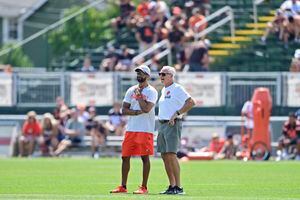 Kareem Hunt cleared to practice in Orange and Brown scrimmage for 1st time  in camp 