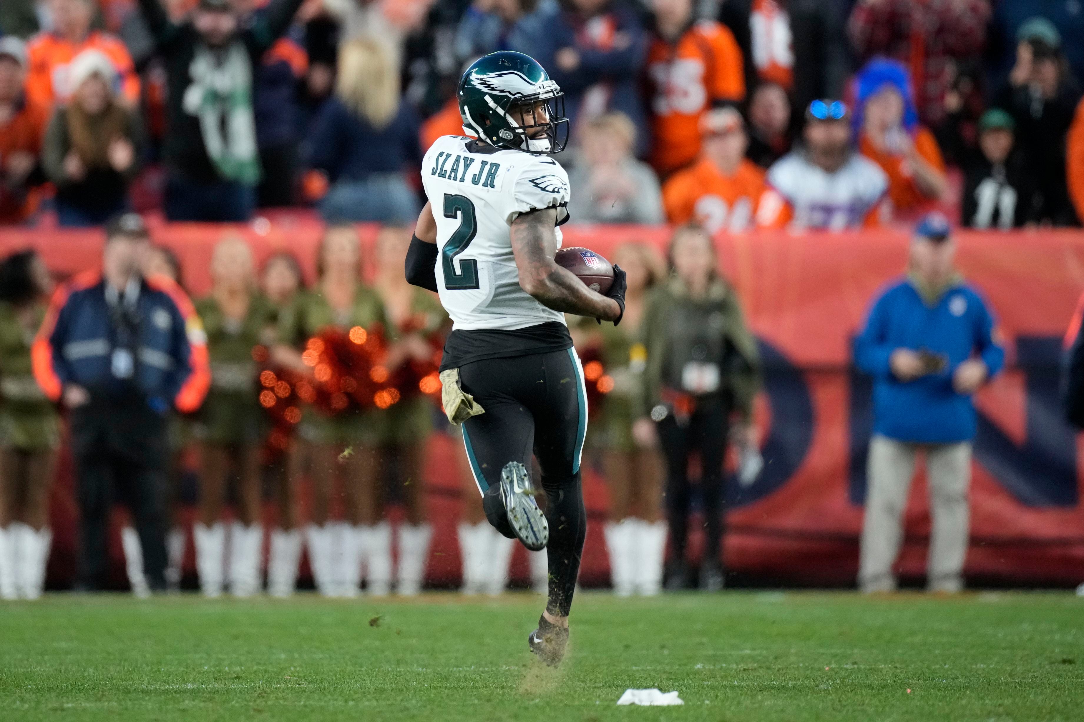 Eagles' Jalen Hurts runs for a TD to give the Eagles the lead vs. Bears