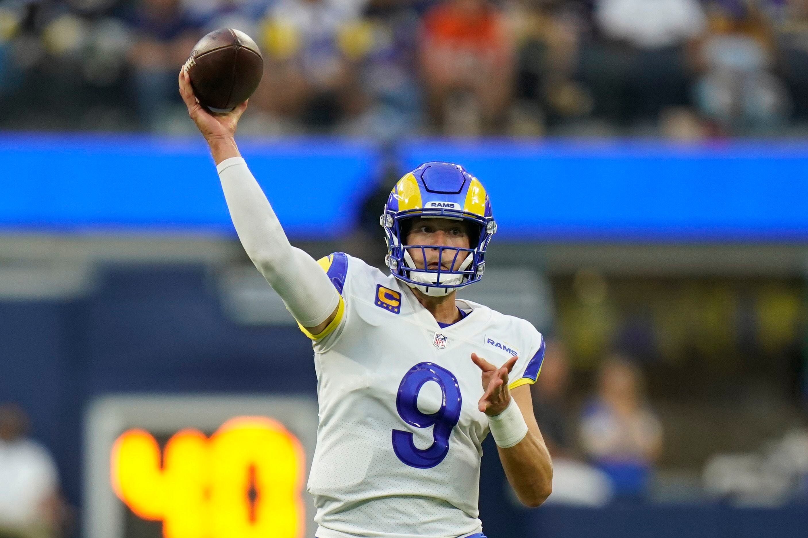 Matt Stafford no-look pass had Cooper Kupp absolutely shook