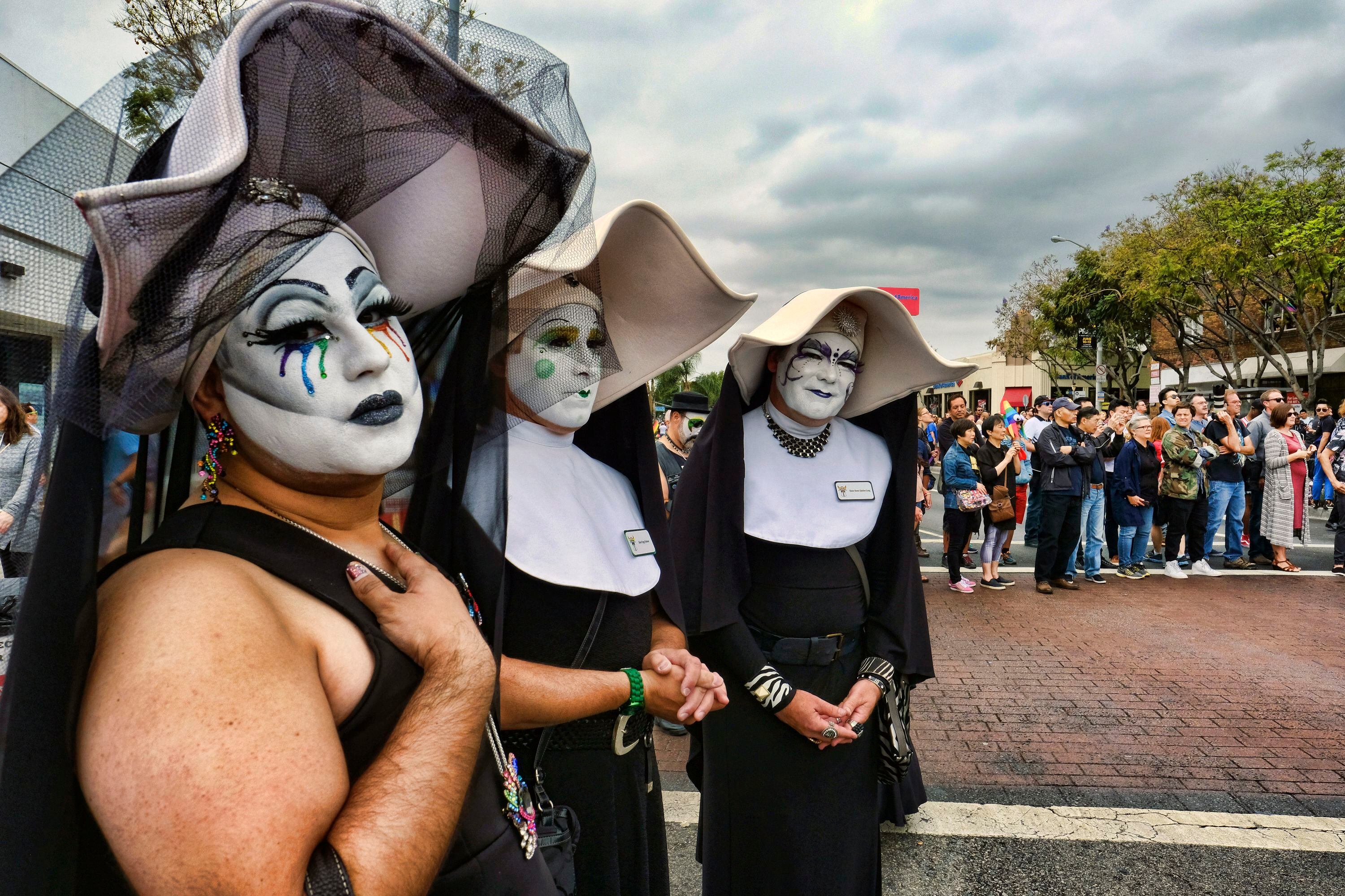 Los Angeles Dodgers reinstate gay 'nun' group for Pride Night