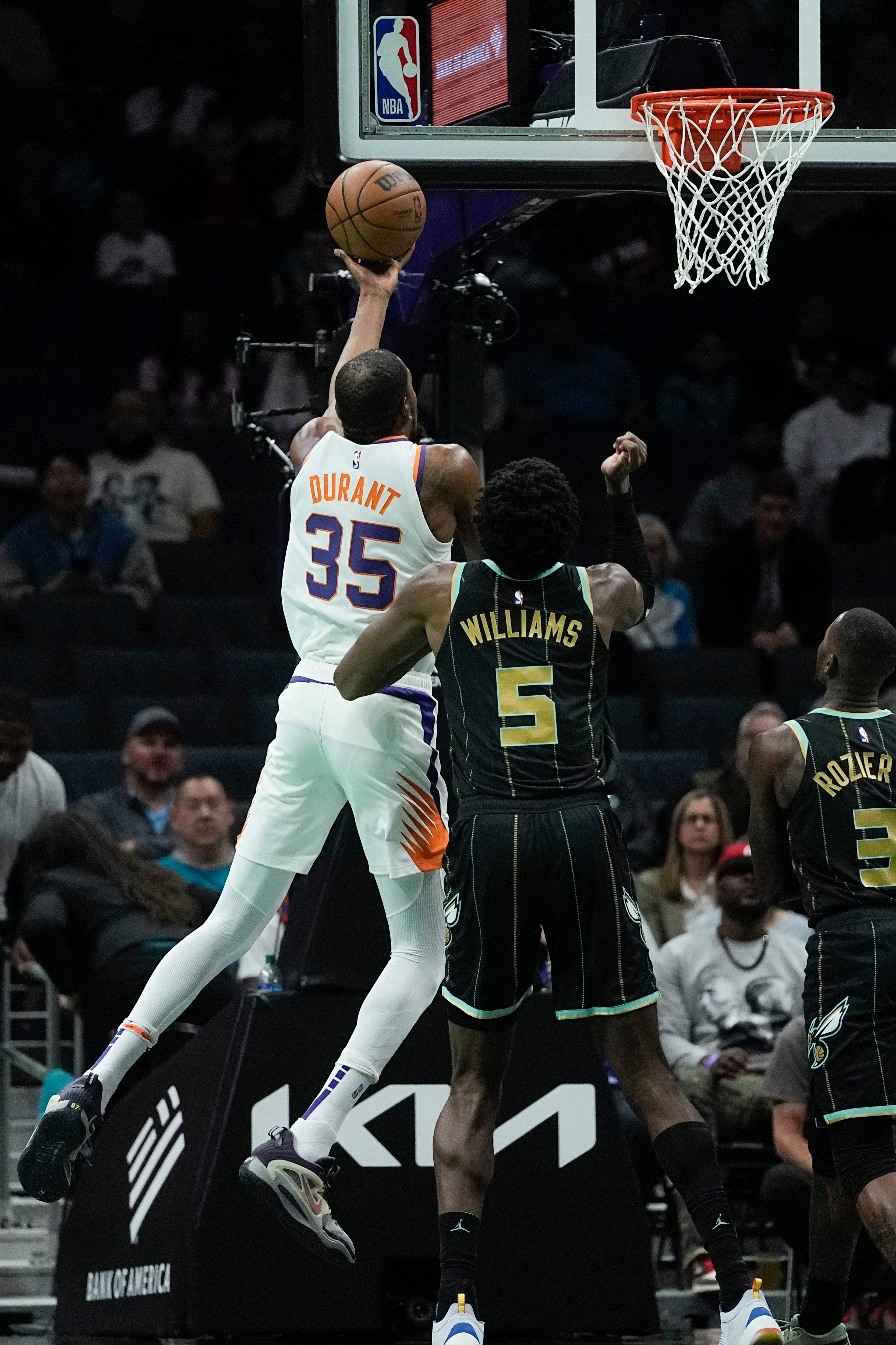 Kevin Durant scores 23 points in Charlotte in Suns debut