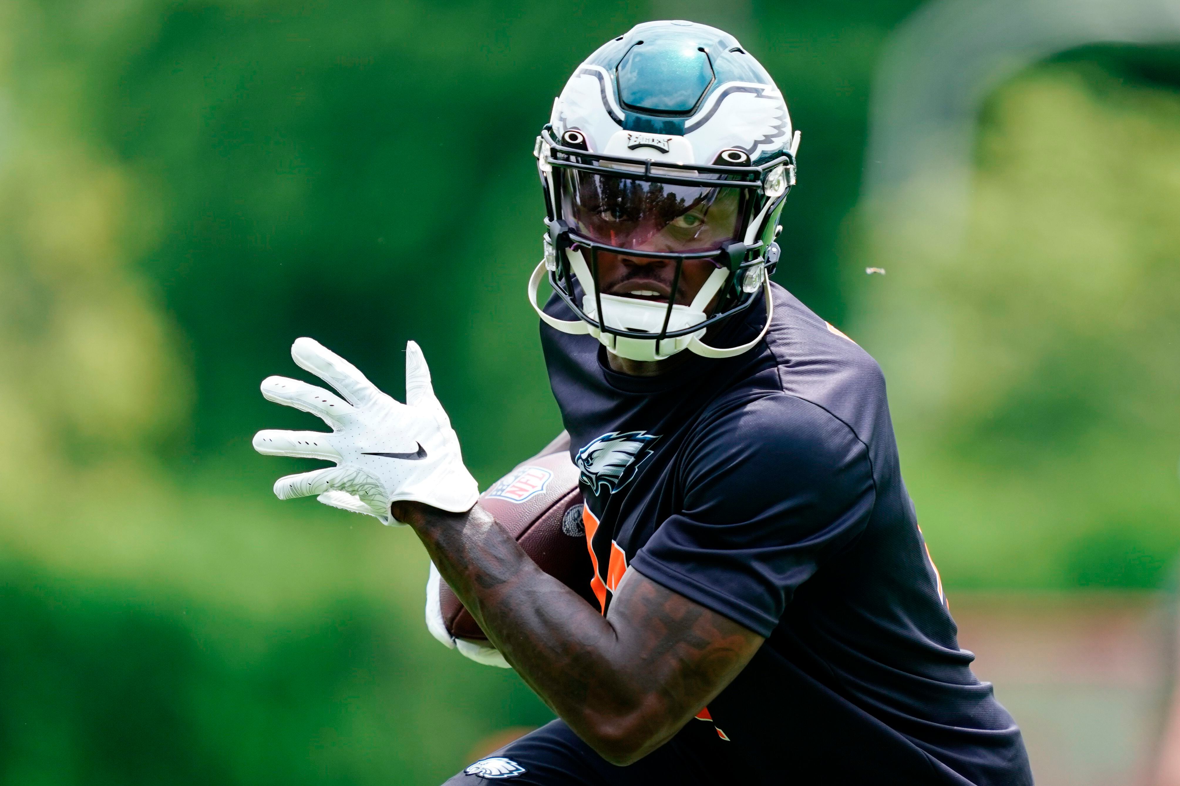 Eagles' Receiver A.J. Brown Surprises Fans At Cherry Hill Pro Shop With His  Jersey - CBS Philadelphia