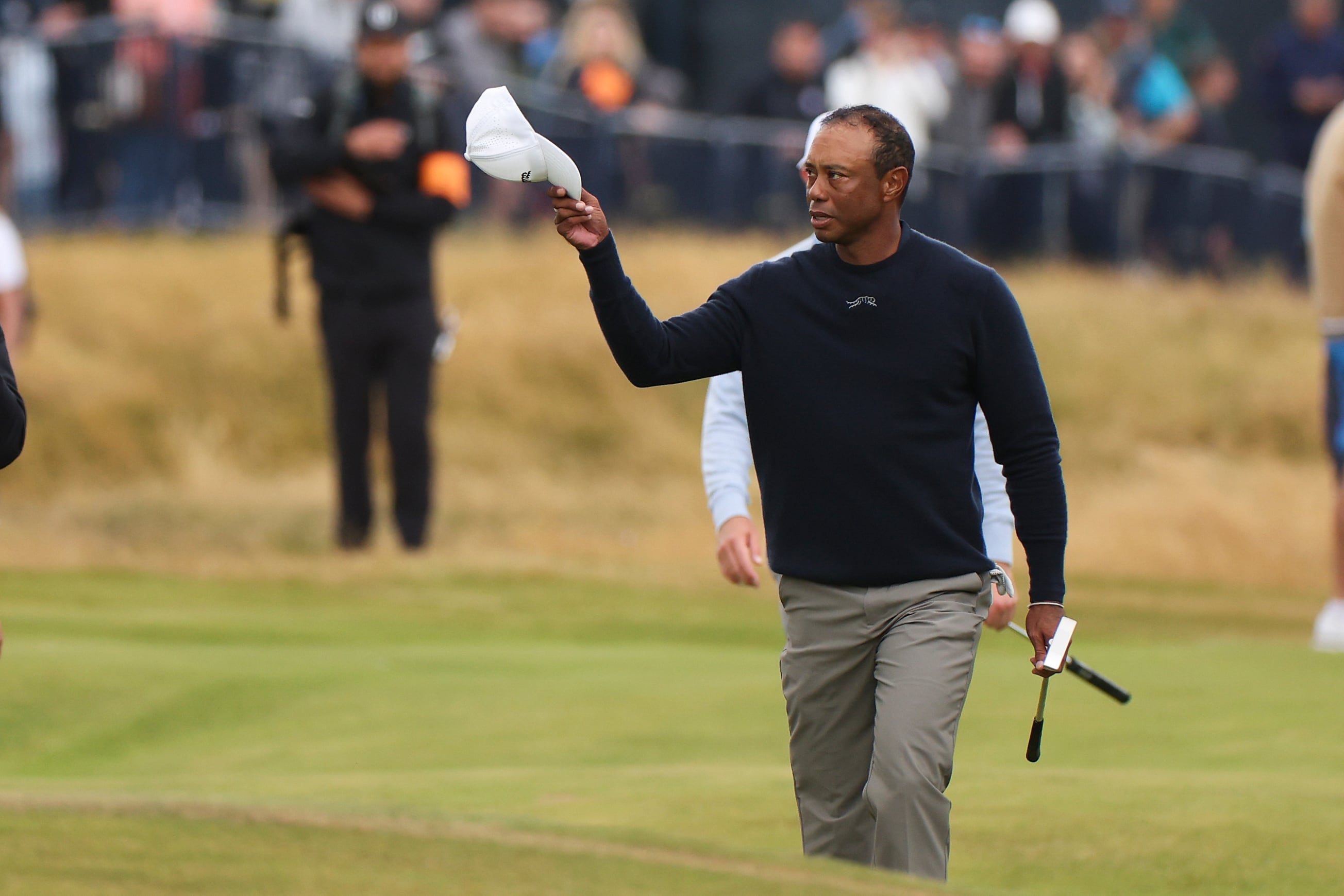 span class tHighlight Tiger Woods span ends his season by missing the cut in the British Open
