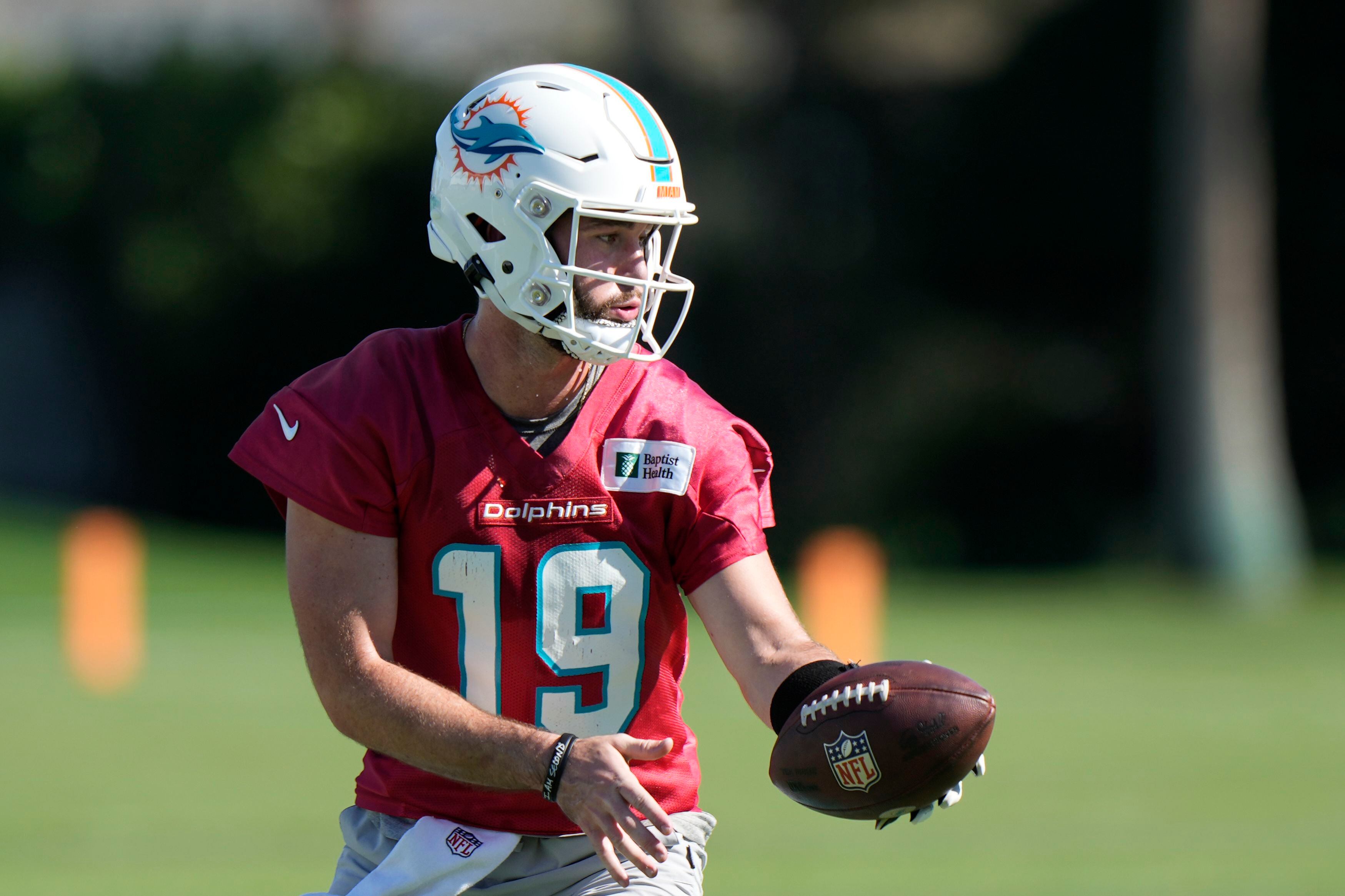 Dolphins' Skylar Thompson named starting QB for Sunday's Wild Card game vs.  Bills