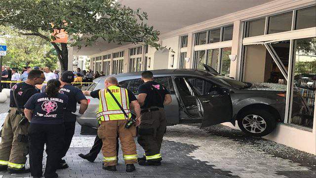 Suv Crashes Into Barnes Noble Store In Coral Gables