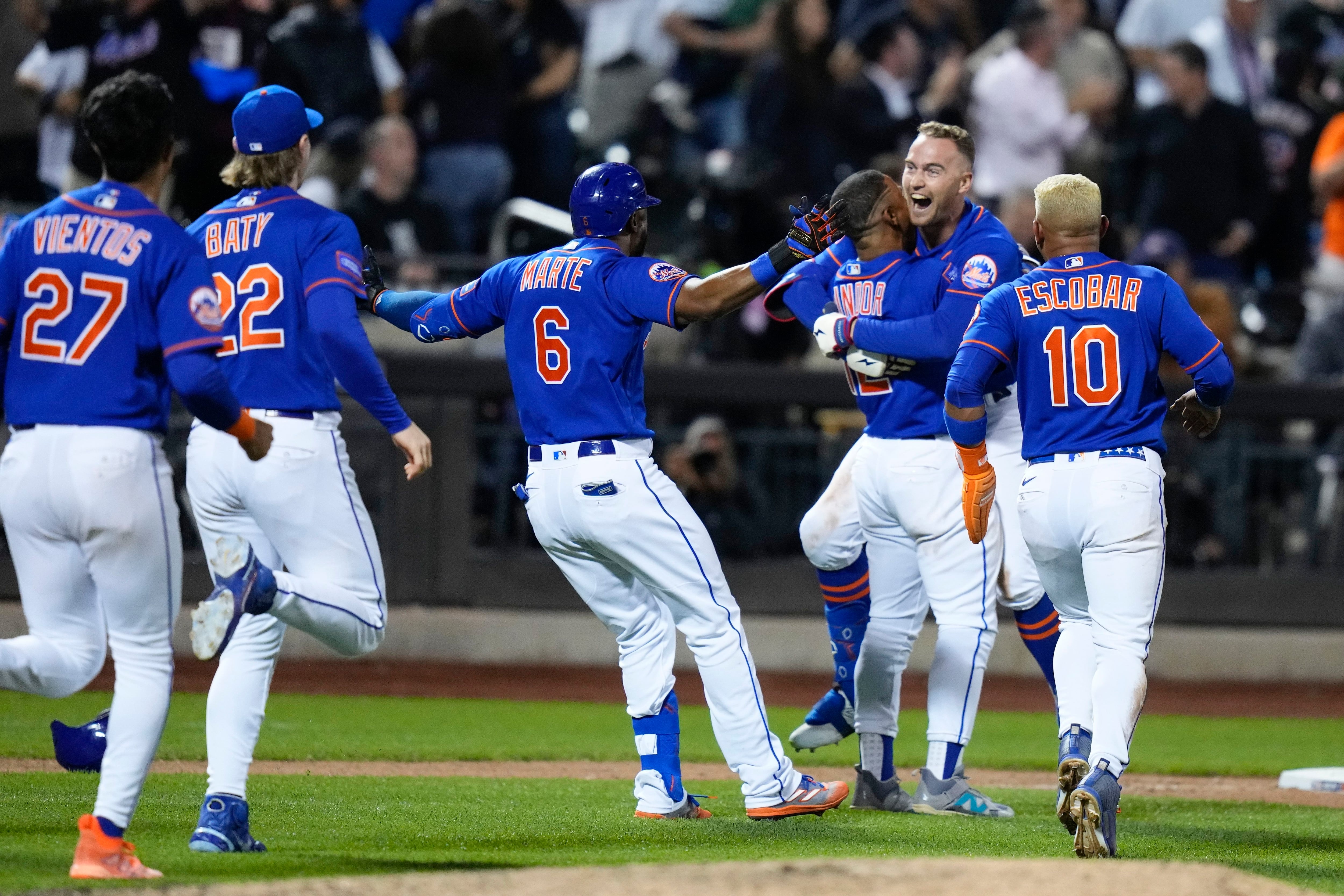 Elvis Andrus Stays in Chicago, Shifts Over to Second