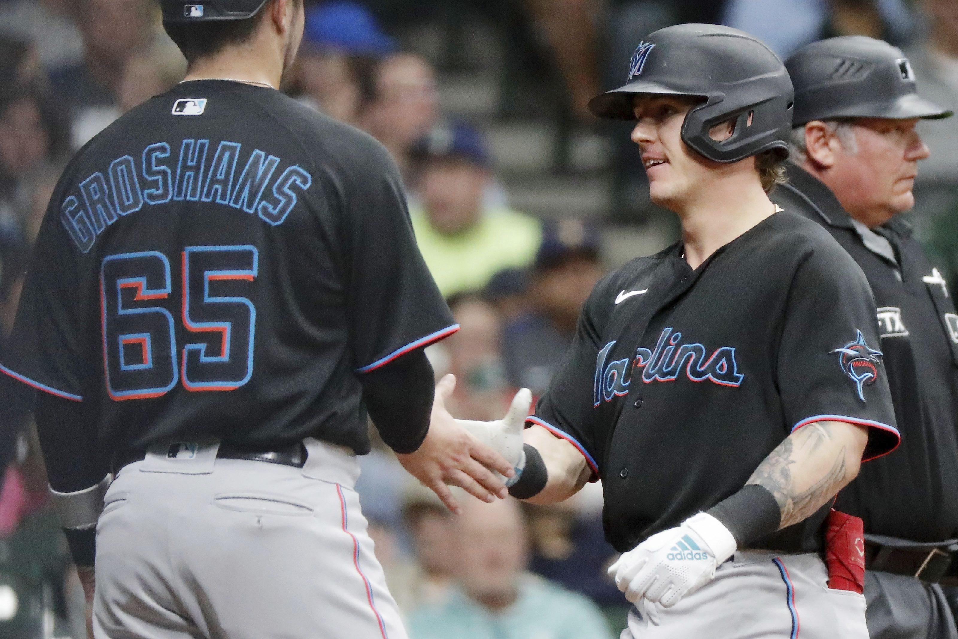 Braves beat Marlins 2-1, clinch 5th straight NL East title