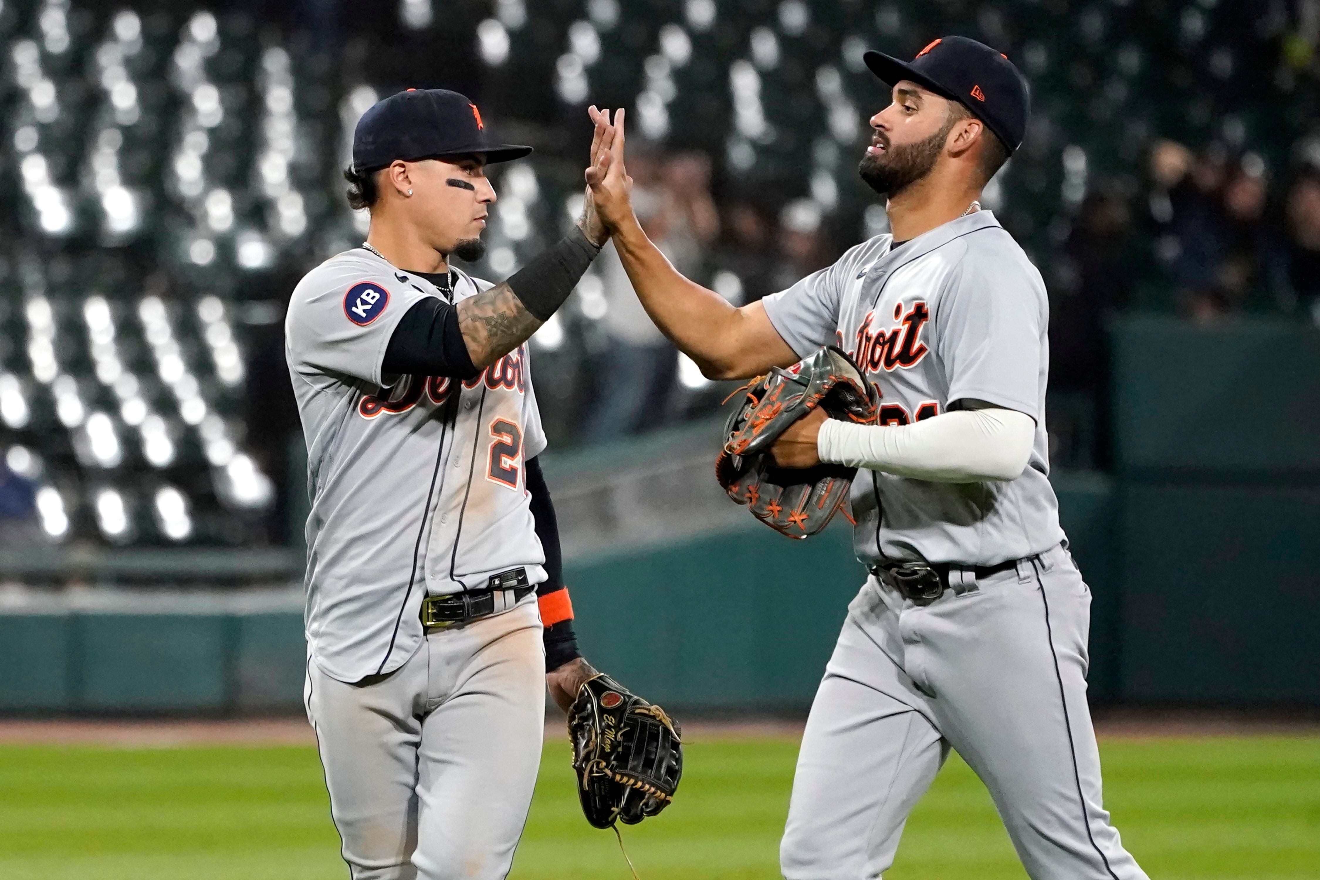 Baez busts out, homers twice as Chicago Cubs beat Tigers