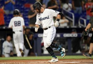 Marlins use 8-run ninth to blow past Diamondbacks 11-3 - Seattle Sports