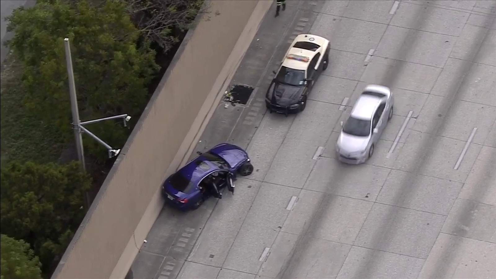 Officers search for occupants of Maserati after I-95 crash in Miami-Dade