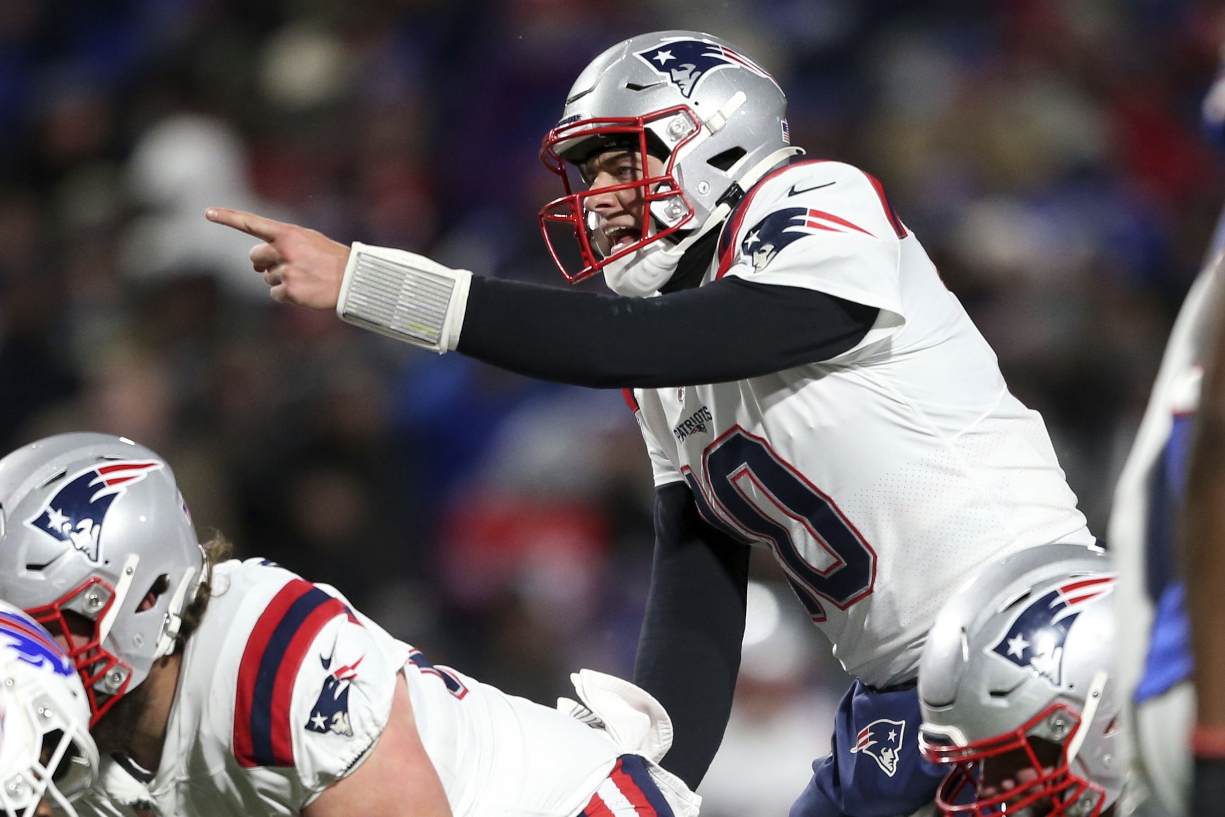 Patriots out-run Bills in 14-10 win in blustery conditions