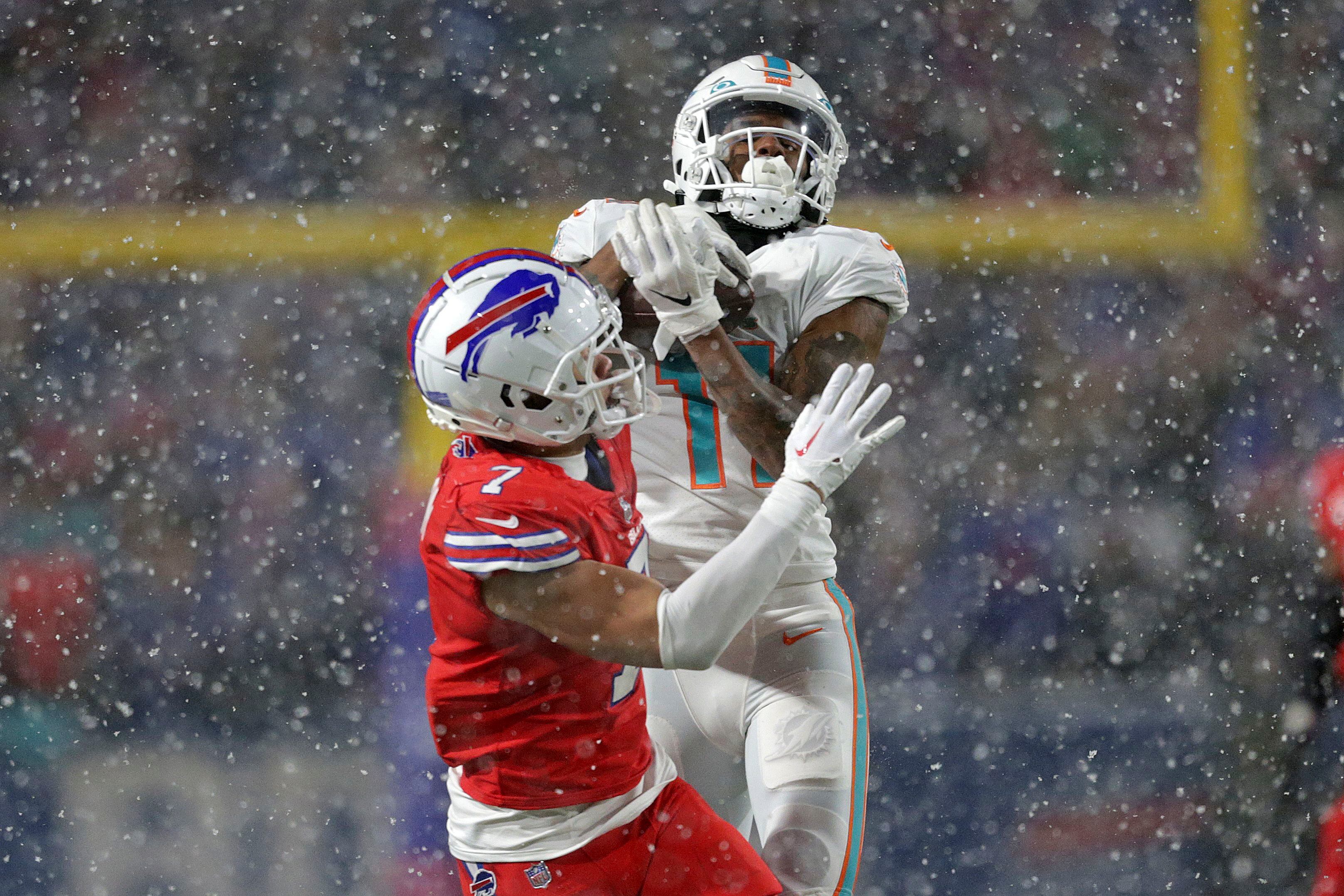 In snowy finish, Bills rally to beat Dolphins 32-29 on Tyler Bass' game-winning  FG