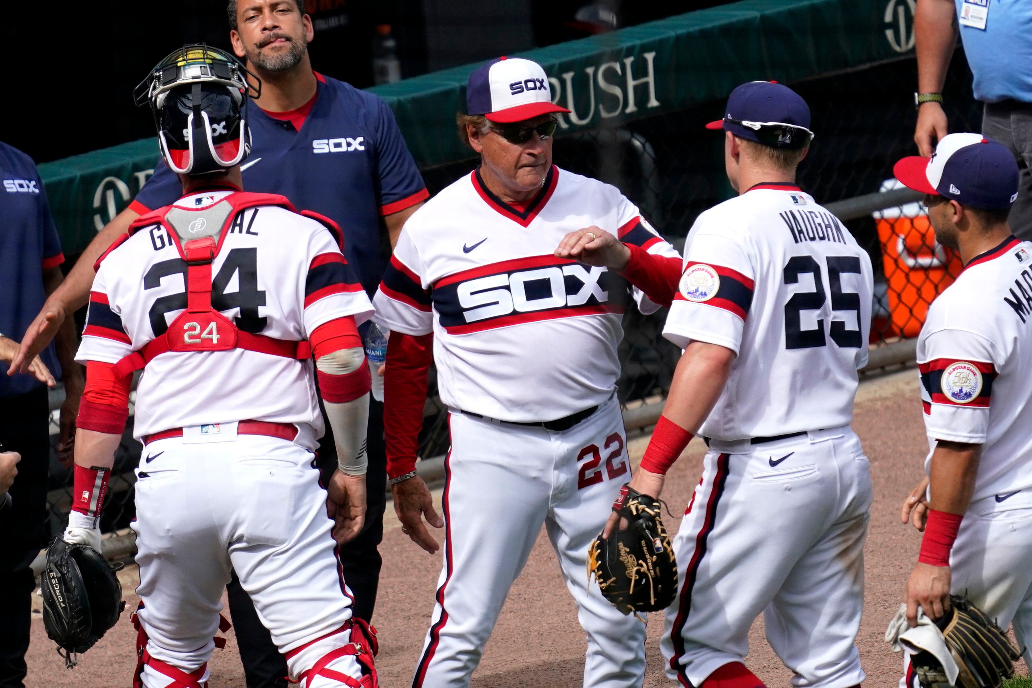 Chicago White Sox's Billy Hamilton (0) and Tim Anderson (7