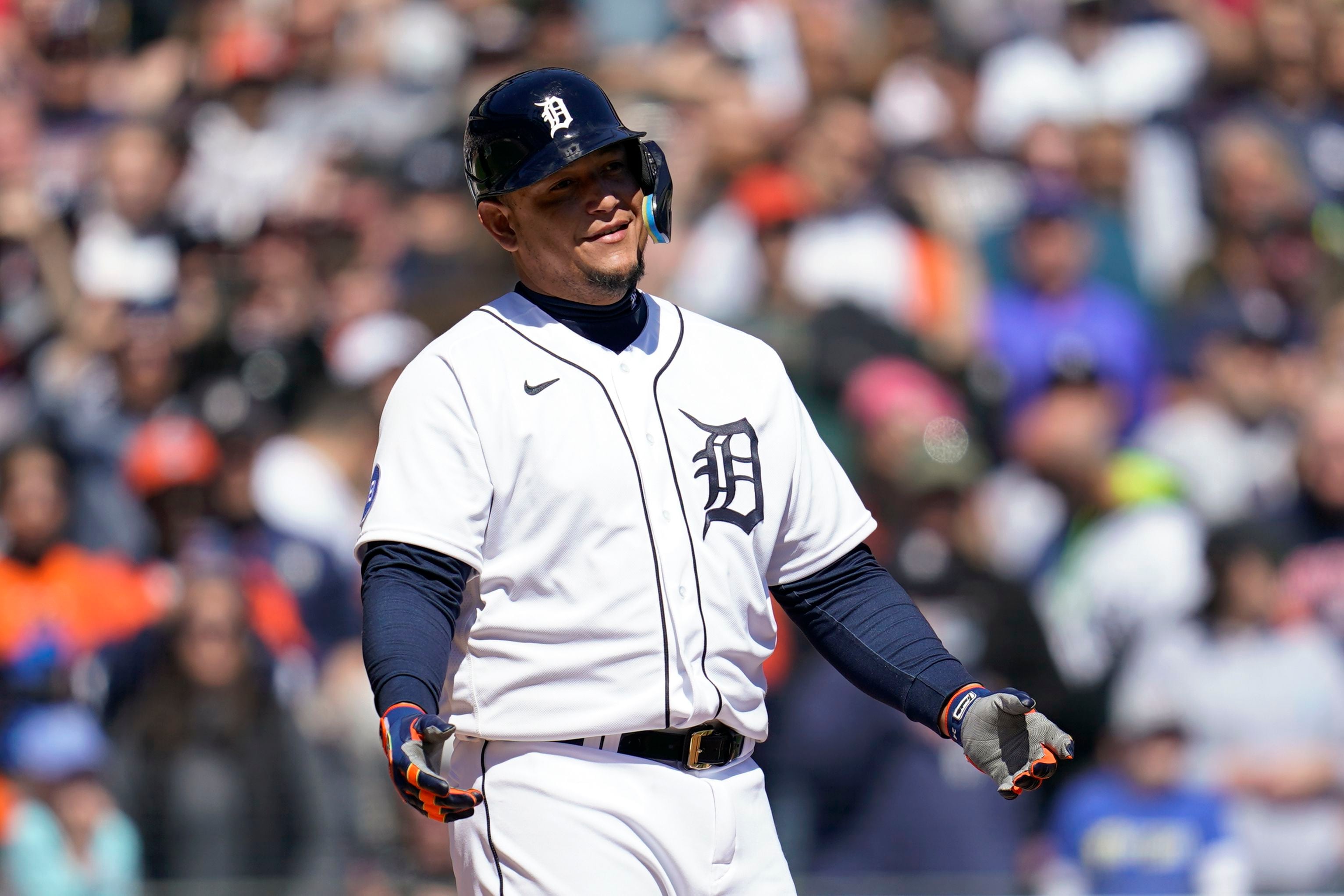 Talkin' Yanks on X: Miguel Cabrera signed his jersey and gave it to fellow  Venezuelan Gleyber Torres after the series 🔥  / X