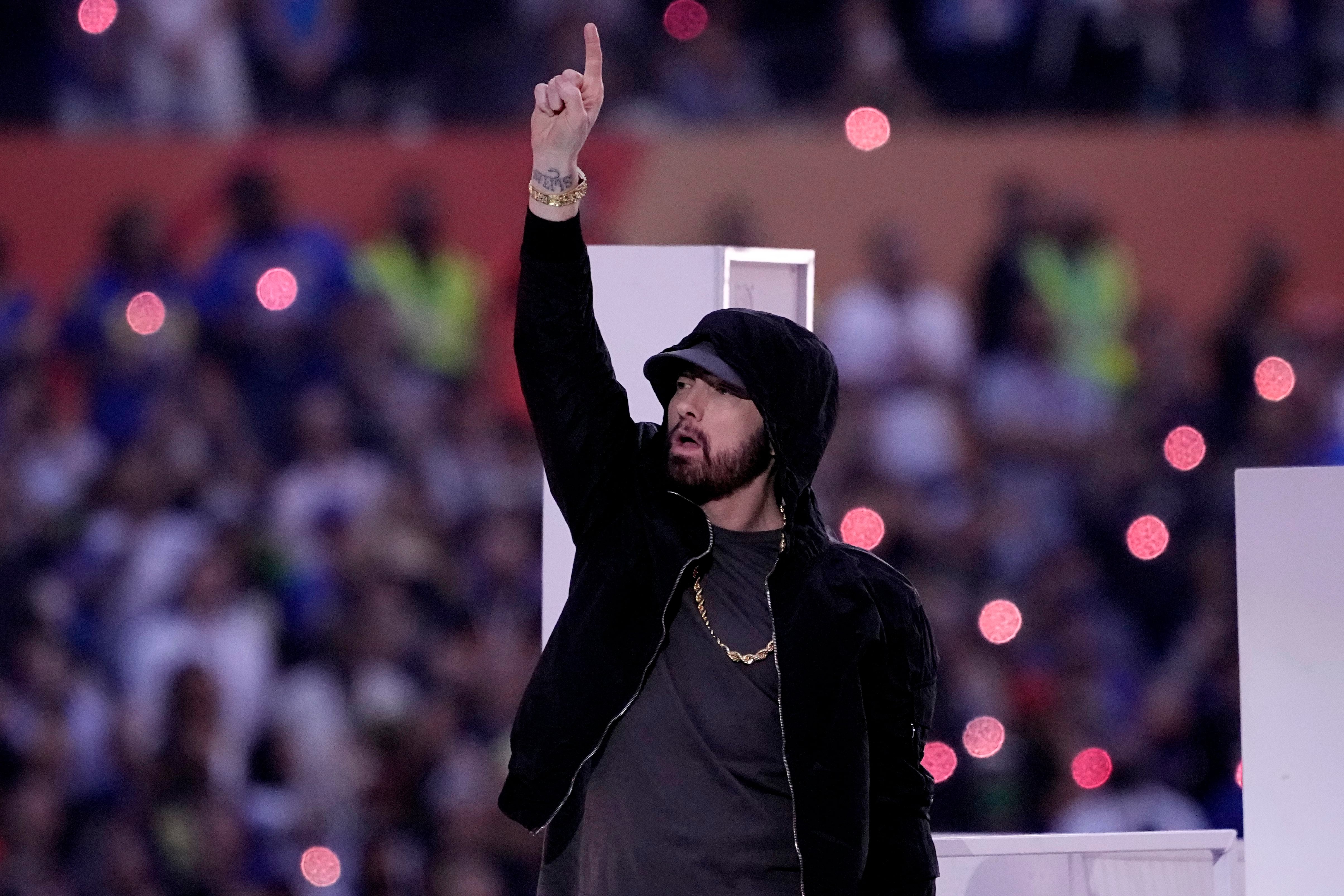 Super Bowl LVI halftime highlights: Eminem takes a knee, 50 Cent