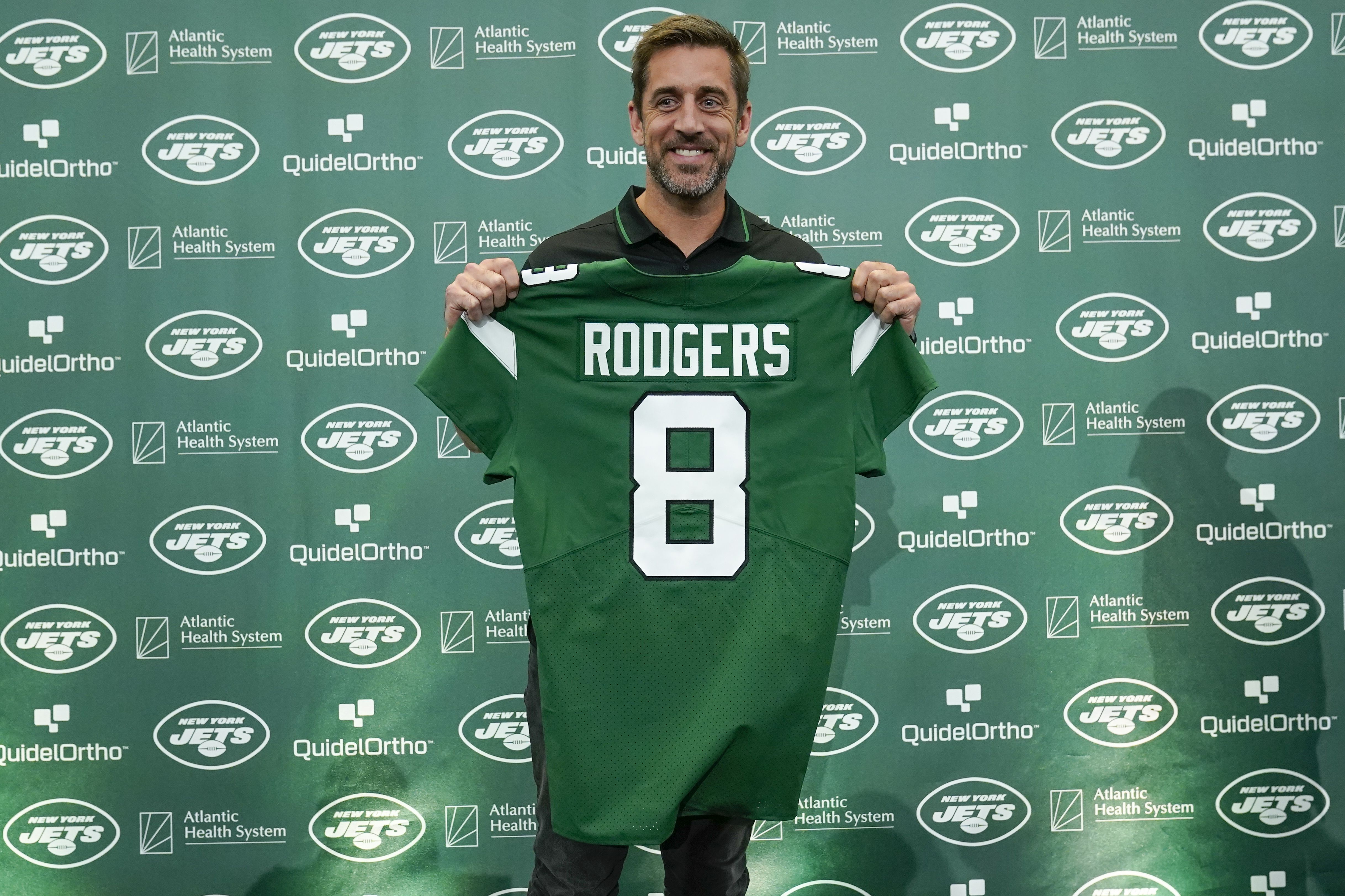 Aaron Rodgers hopes to help Jets add to 'lonely' Super Bowl trophy