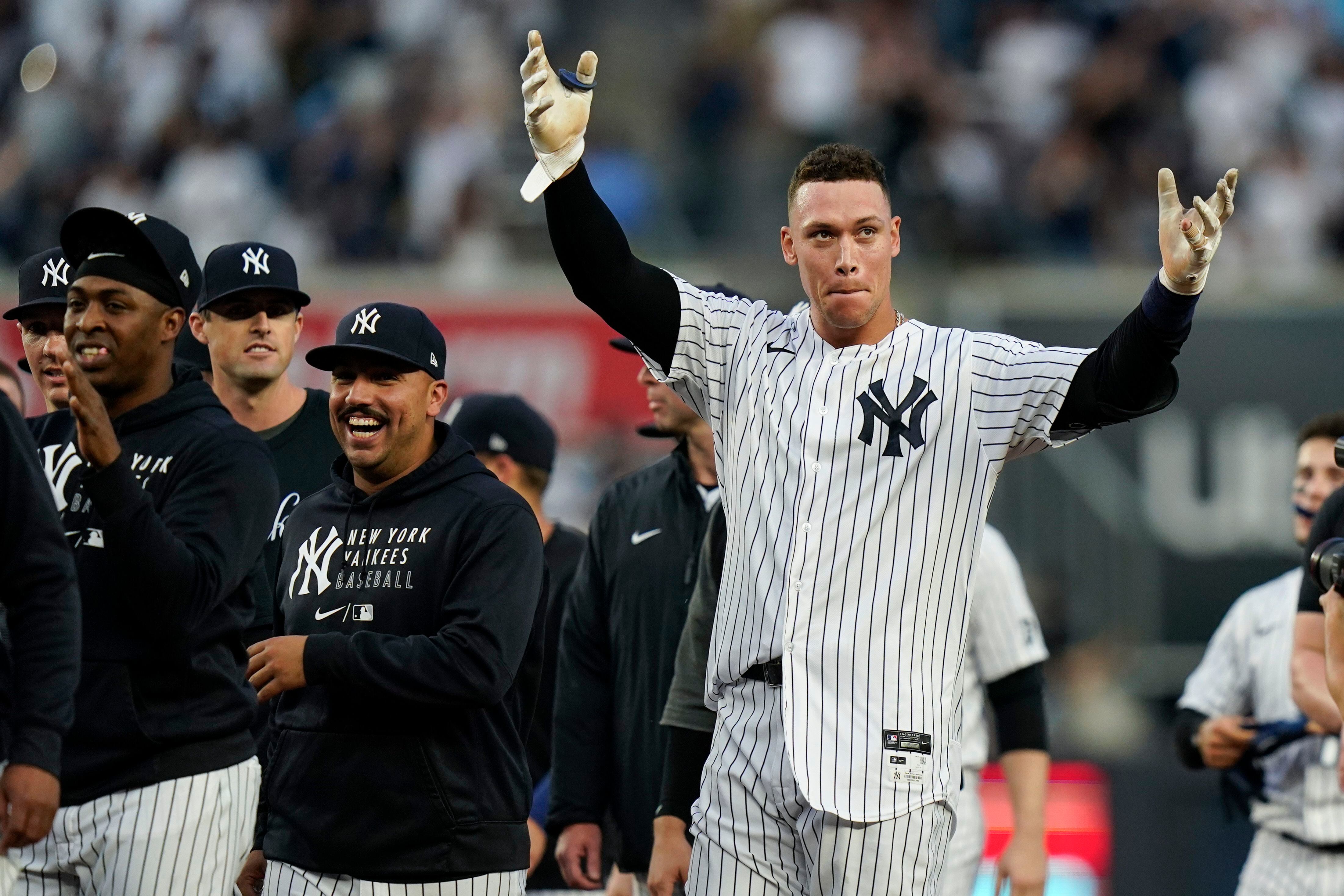 Yankees bats go nuts, seven-run eighth seals win vs. White Sox