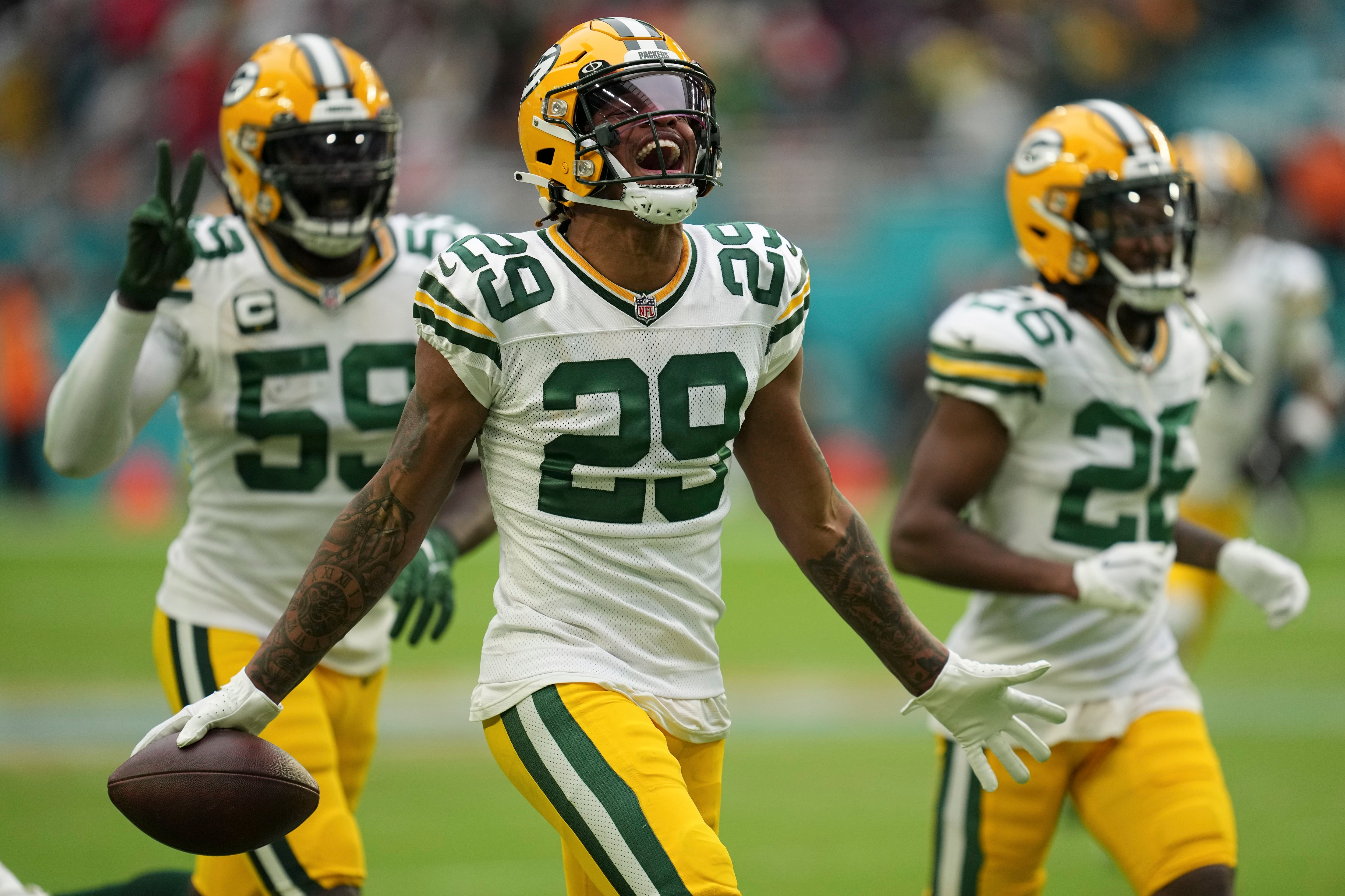 Playoff hopes for Packers, Dolphins on diverging paths