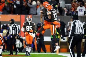 Watson throws TD, wins home debut as Browns defeat Ravens 13-3