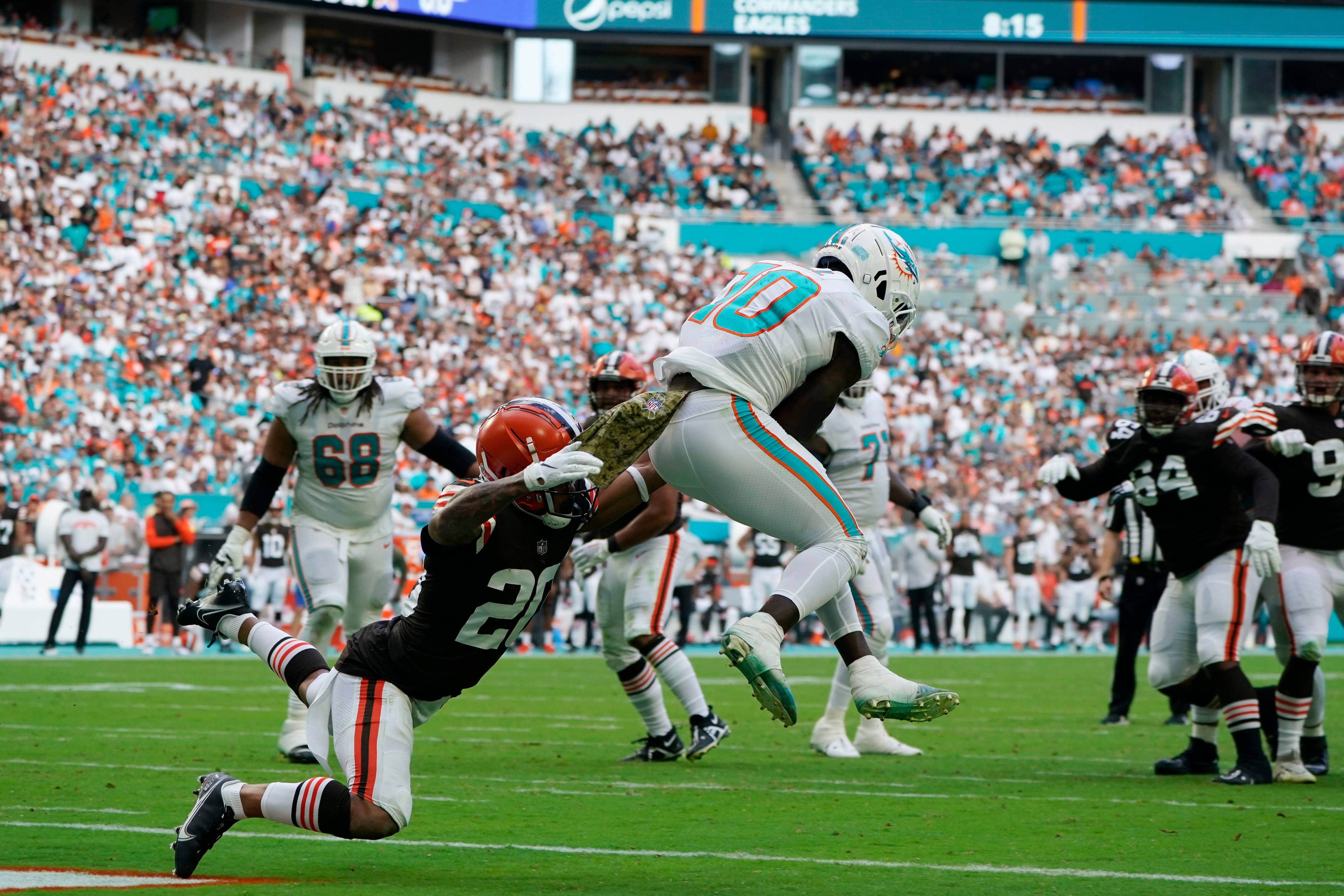 Tua Tagovailoa continues hot stretch as Dolphins rout Browns