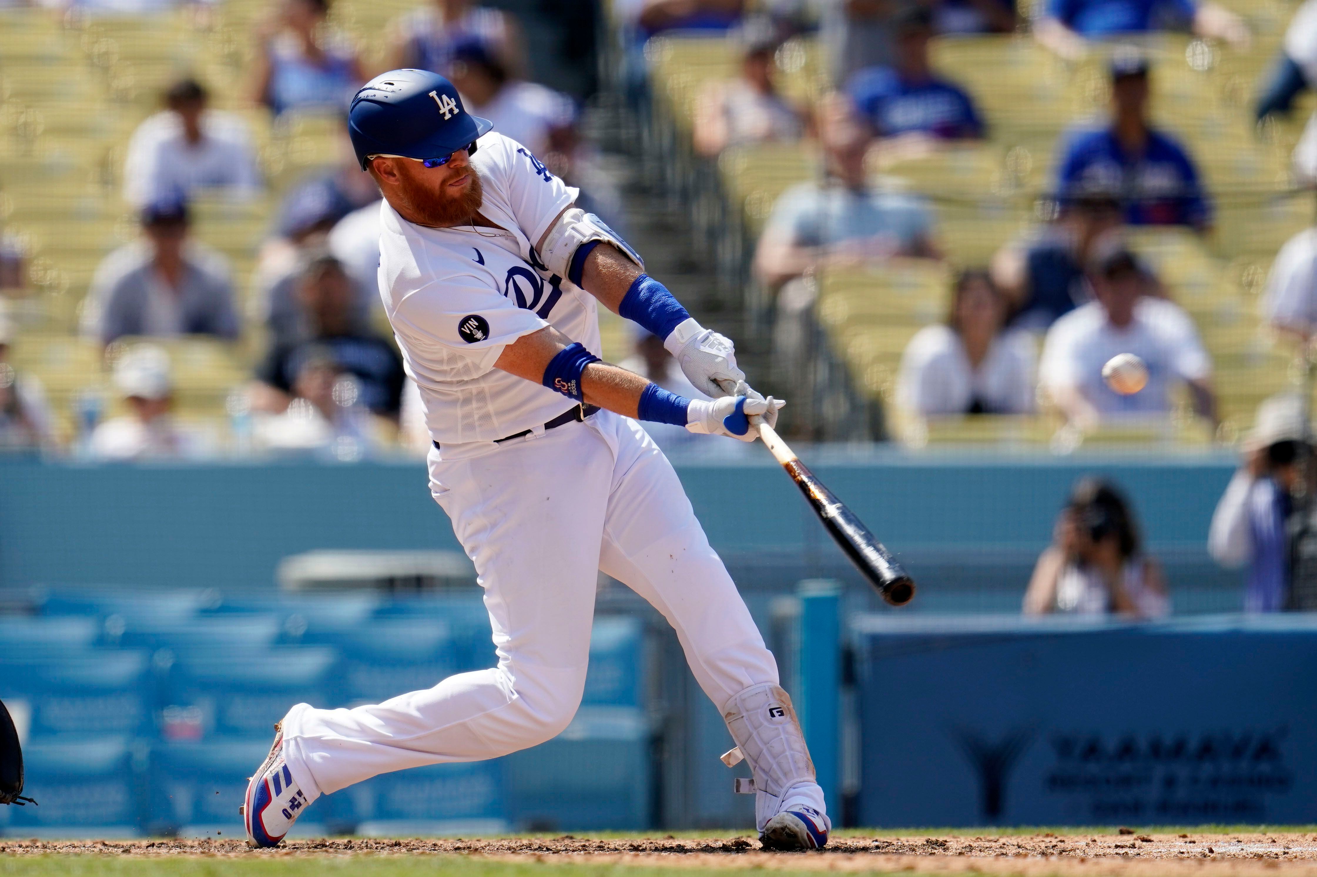 Max Muncy blasts two home runs, Dodgers rally past Reds 3-2