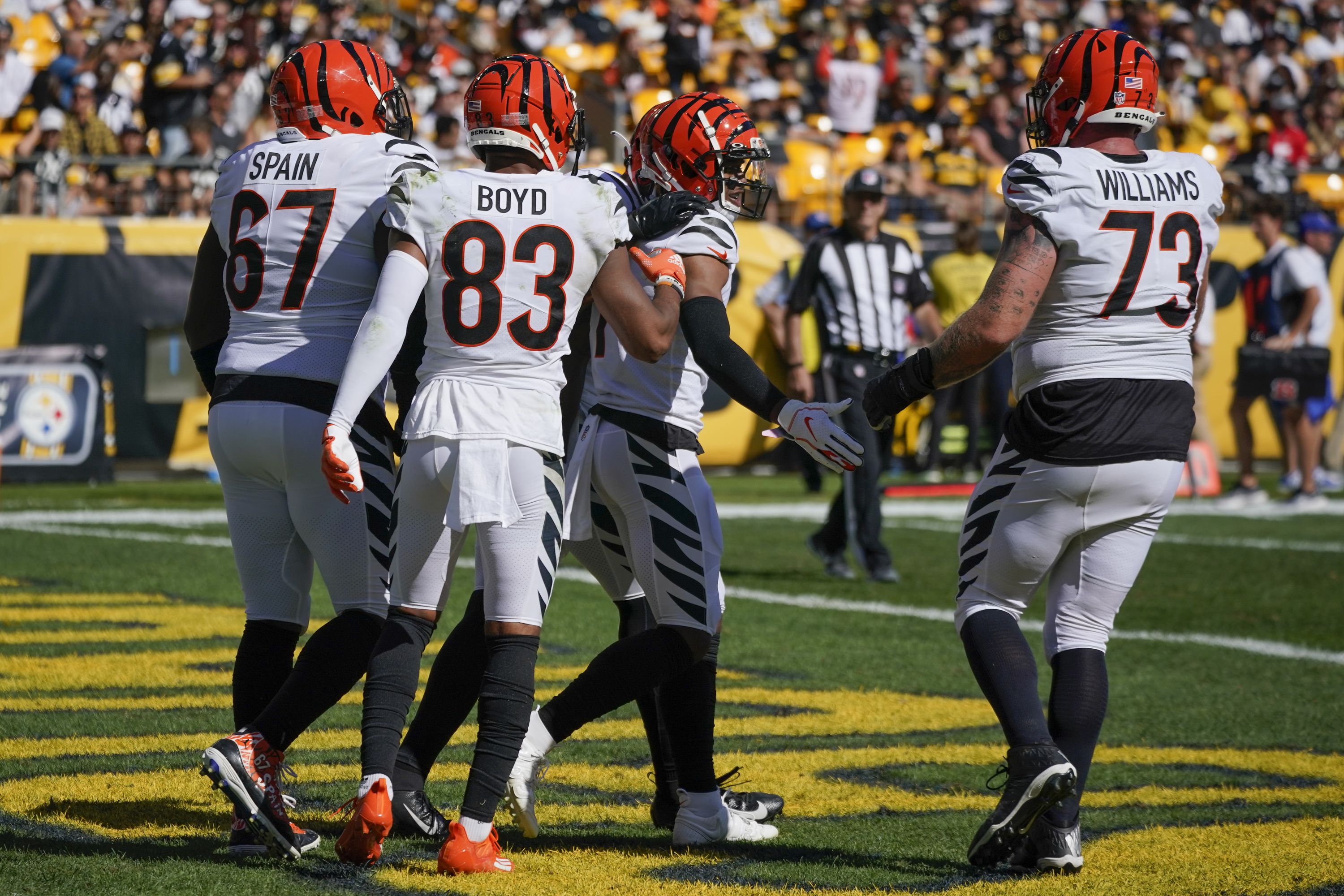 Cincinnati Bengals defeat the Pittsburgh Steelers 24-10 behind Joe Burrow's  three touchdown passes