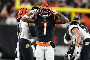 Hubbard's 98-yard fumble return lifts Bengals over Ravens