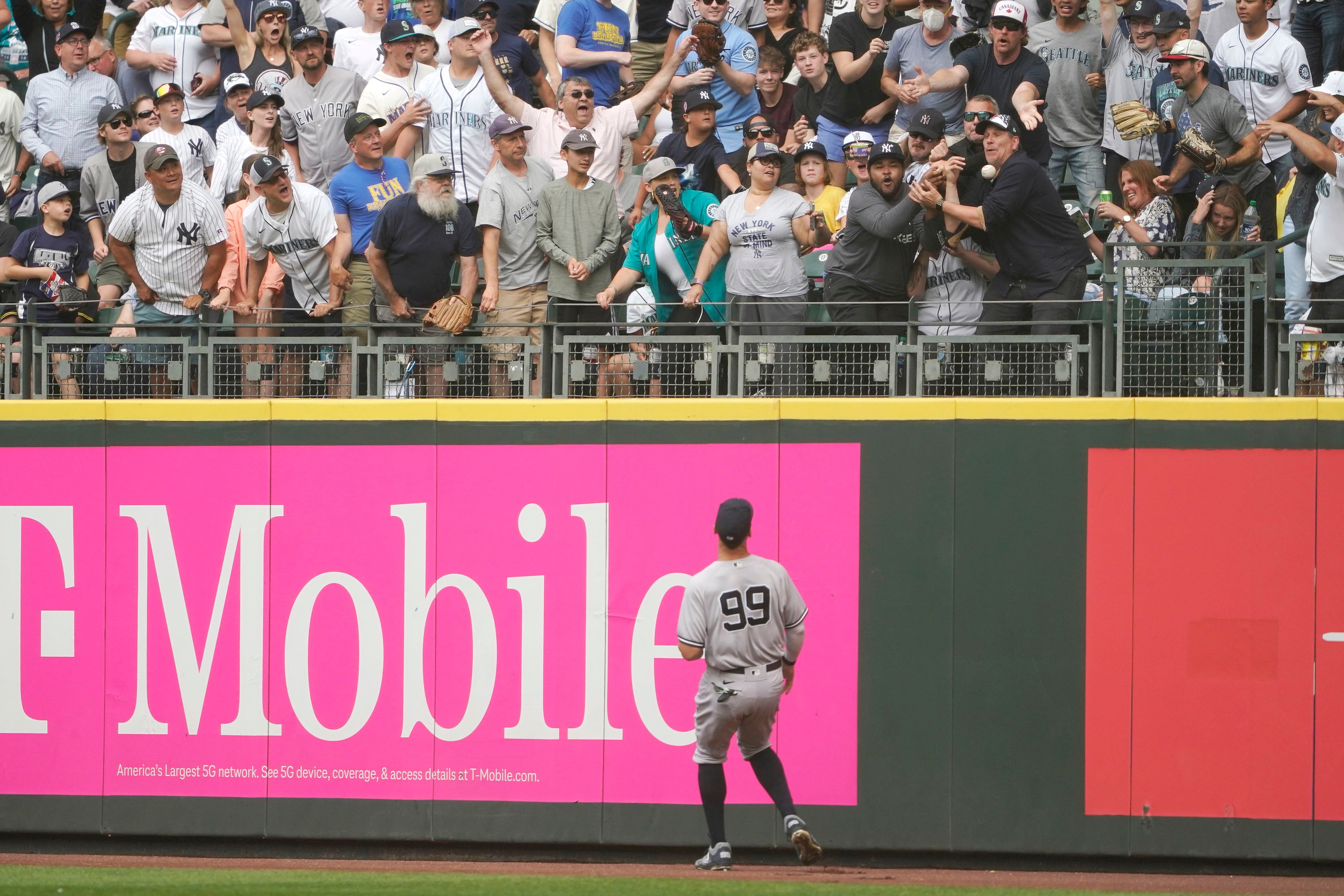 Santana's homer rallies Mariners for 4-3 win over Yankees