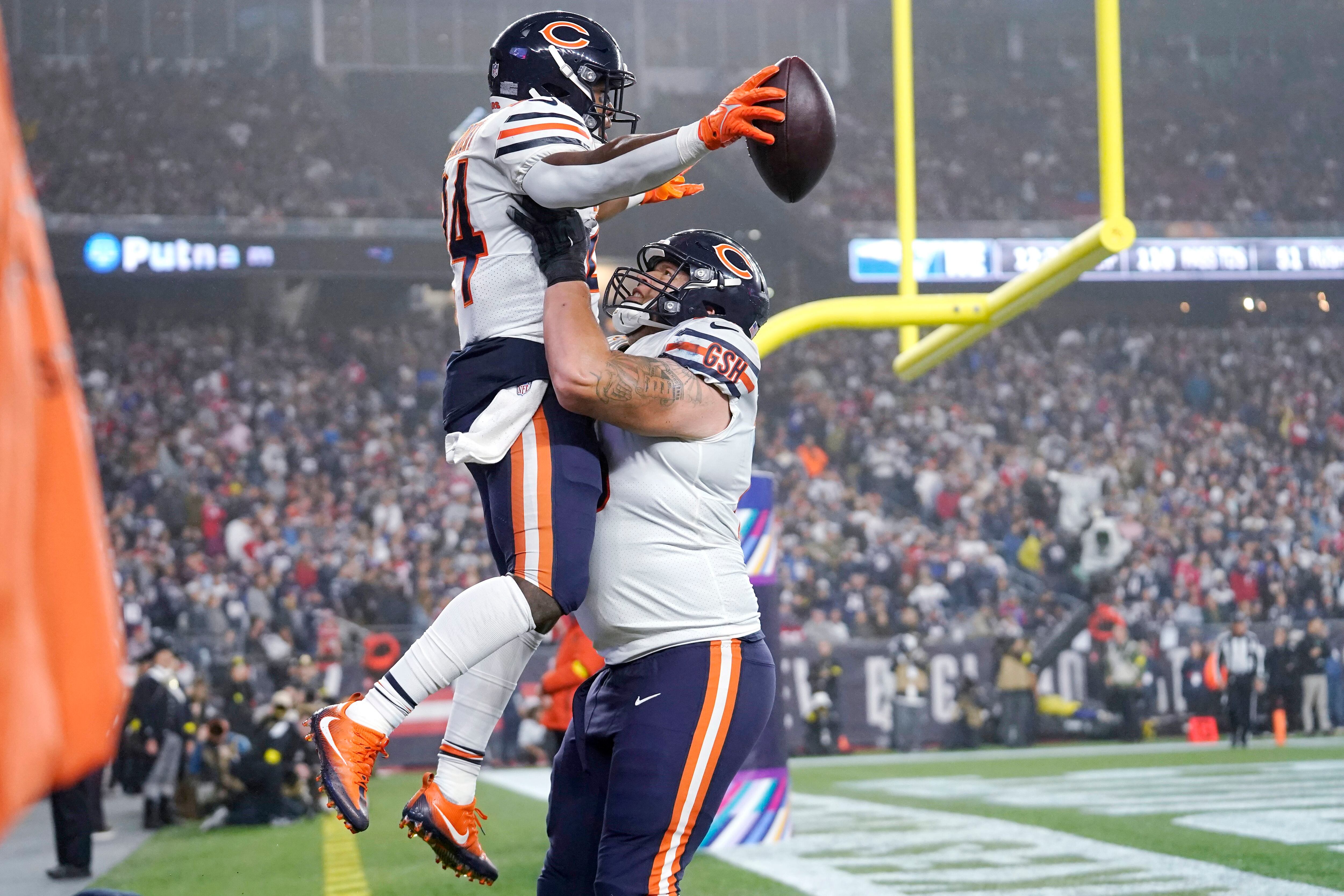 Fields, Bears score 23 straight points, beat Pats 33-14