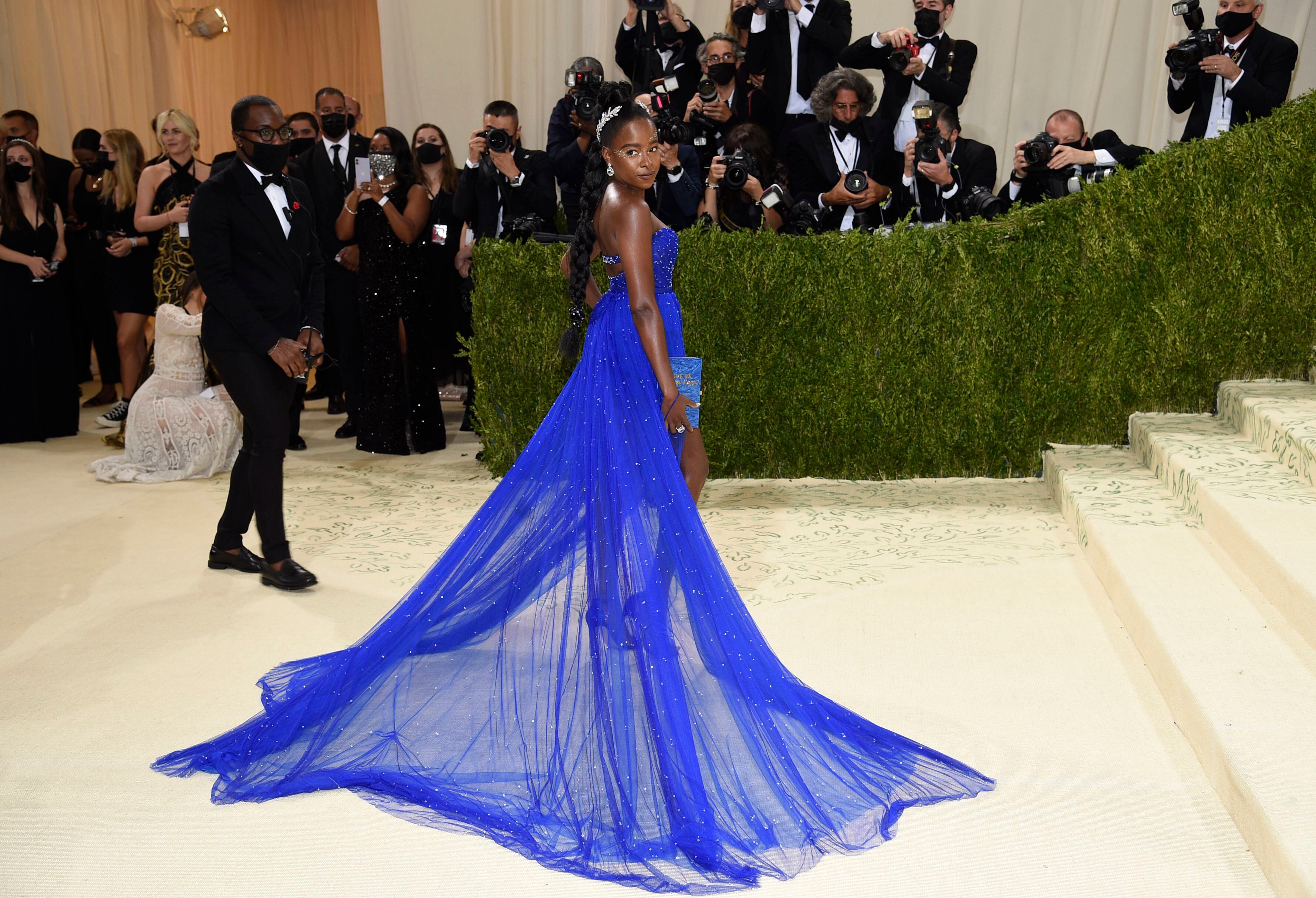 Mary J. Blige Dons Plunging Floral Dress on Met Gala Red Carpet