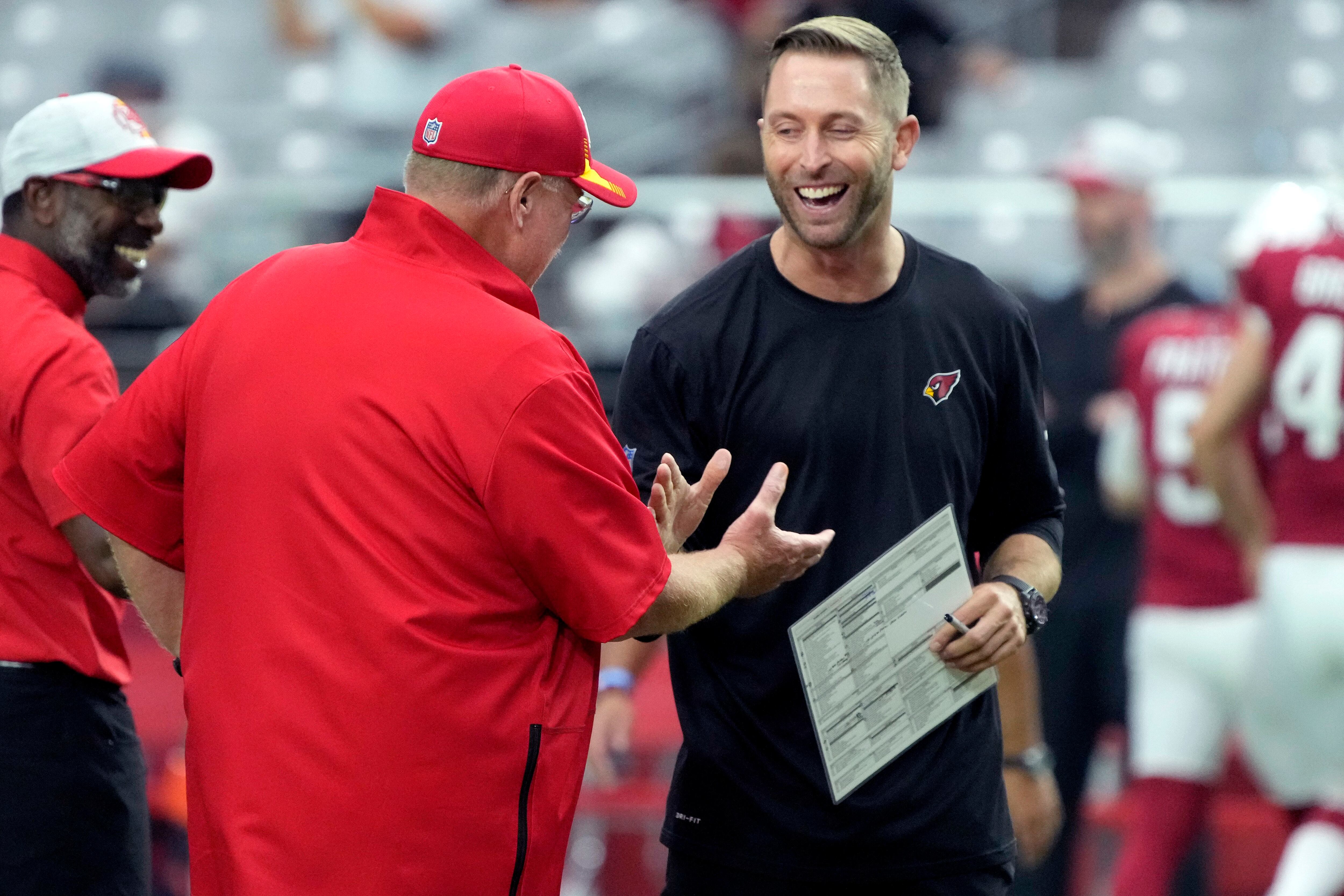 Henne, Buechele throw TD passes, Chiefs beat Cardinals 17-10