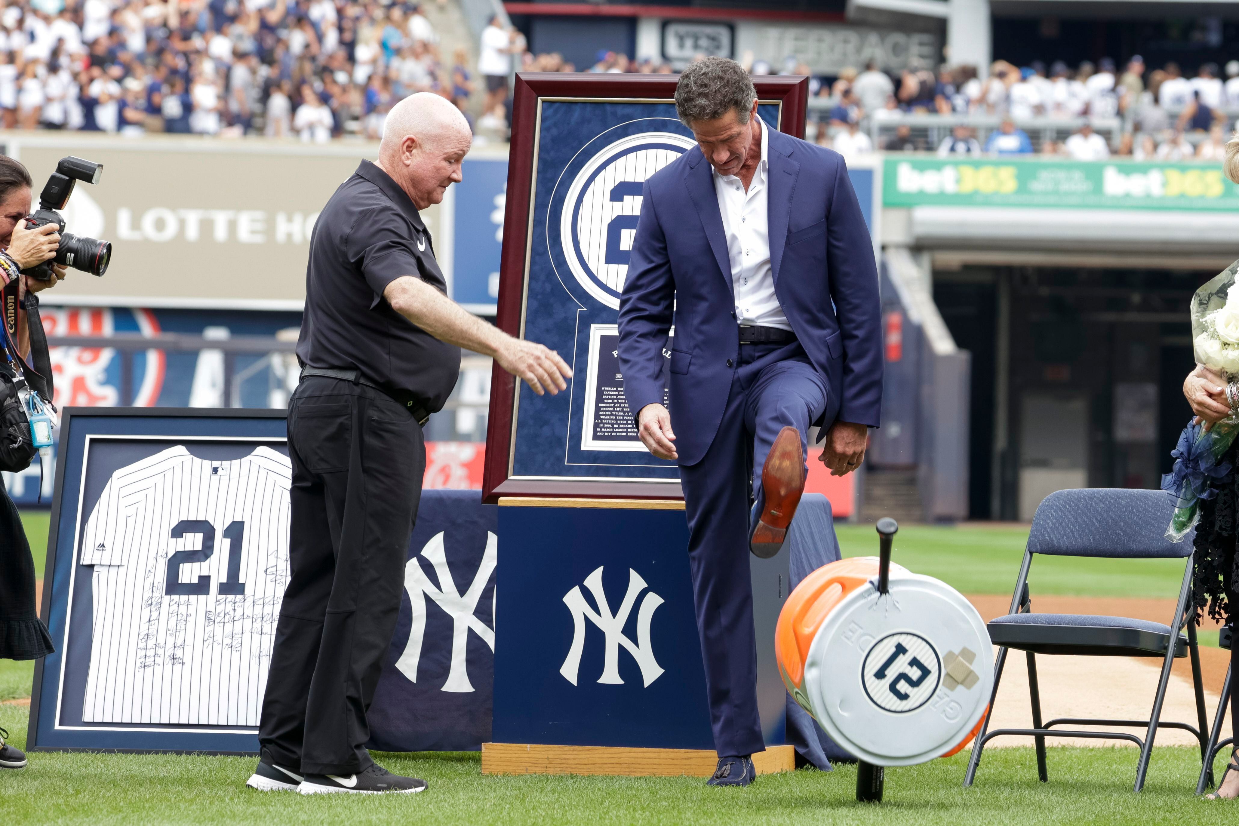 New York Yankees retire Paul O'Neill's No. 21; GM Brian Cashman, owner Hal  Steinbrenner booed by fans - ESPN