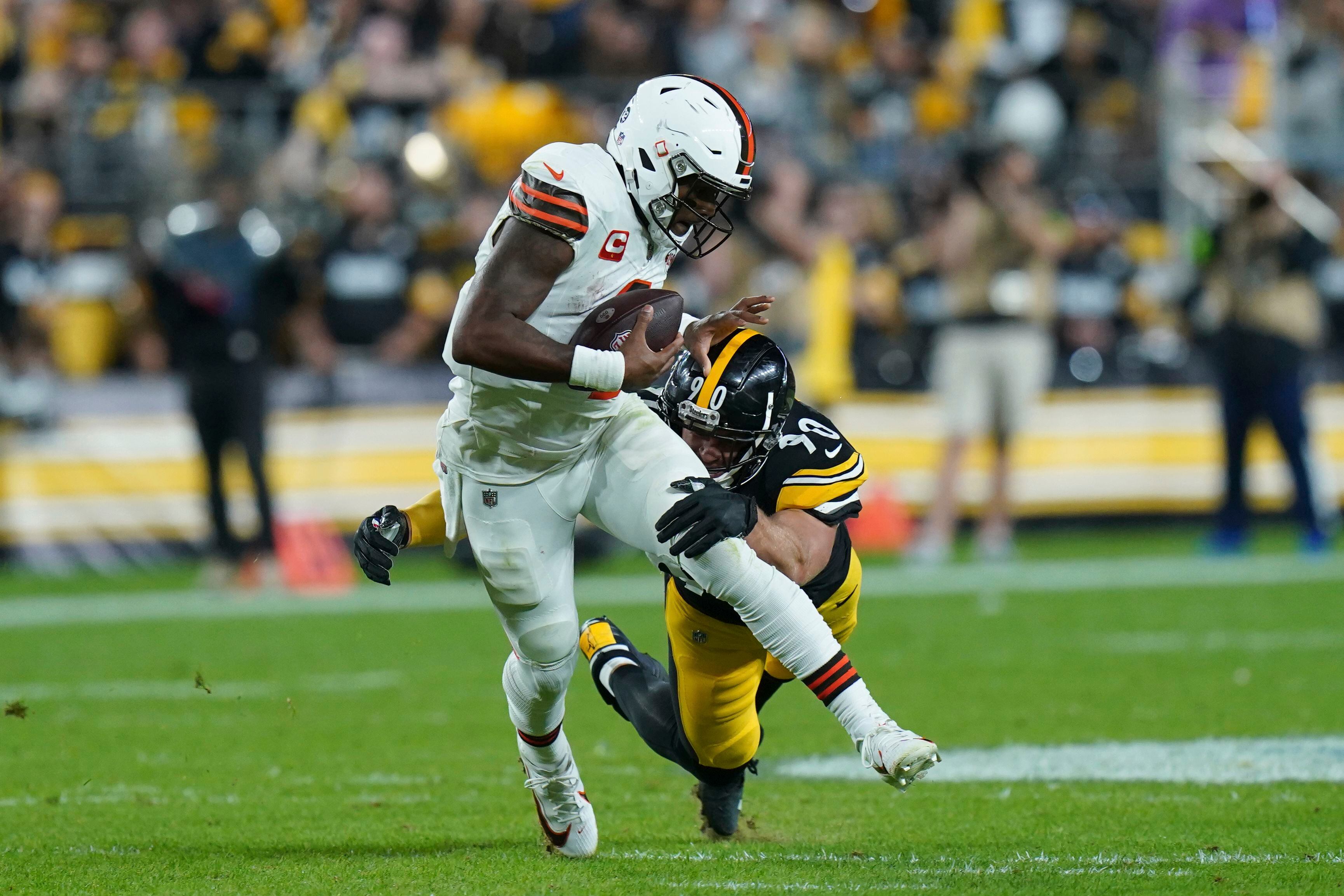 Defensive TDs lift Steelers to another home win over Browns