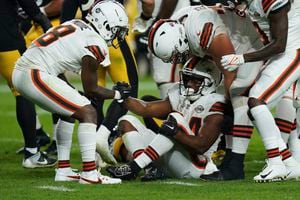 Cleveland Browns running back Nick Chubb out for season after knee